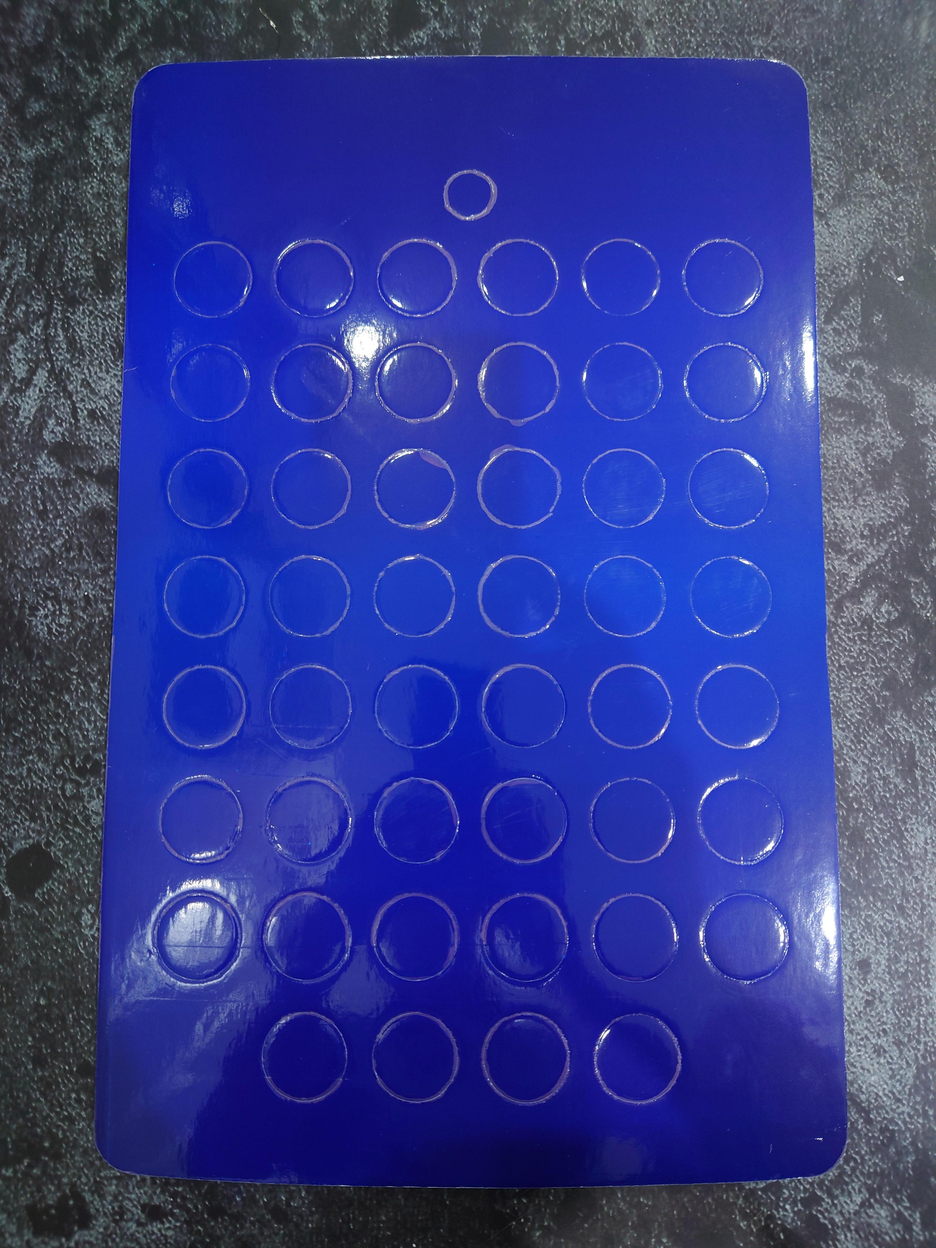 แผงใส่เหรียญกษาปณ์ที่ระลึก 10 บาท นิเกิล 47 วาระ 47 ช่อง สีน้ำเงิน ขนาด 44 X 28 ซ.ม.