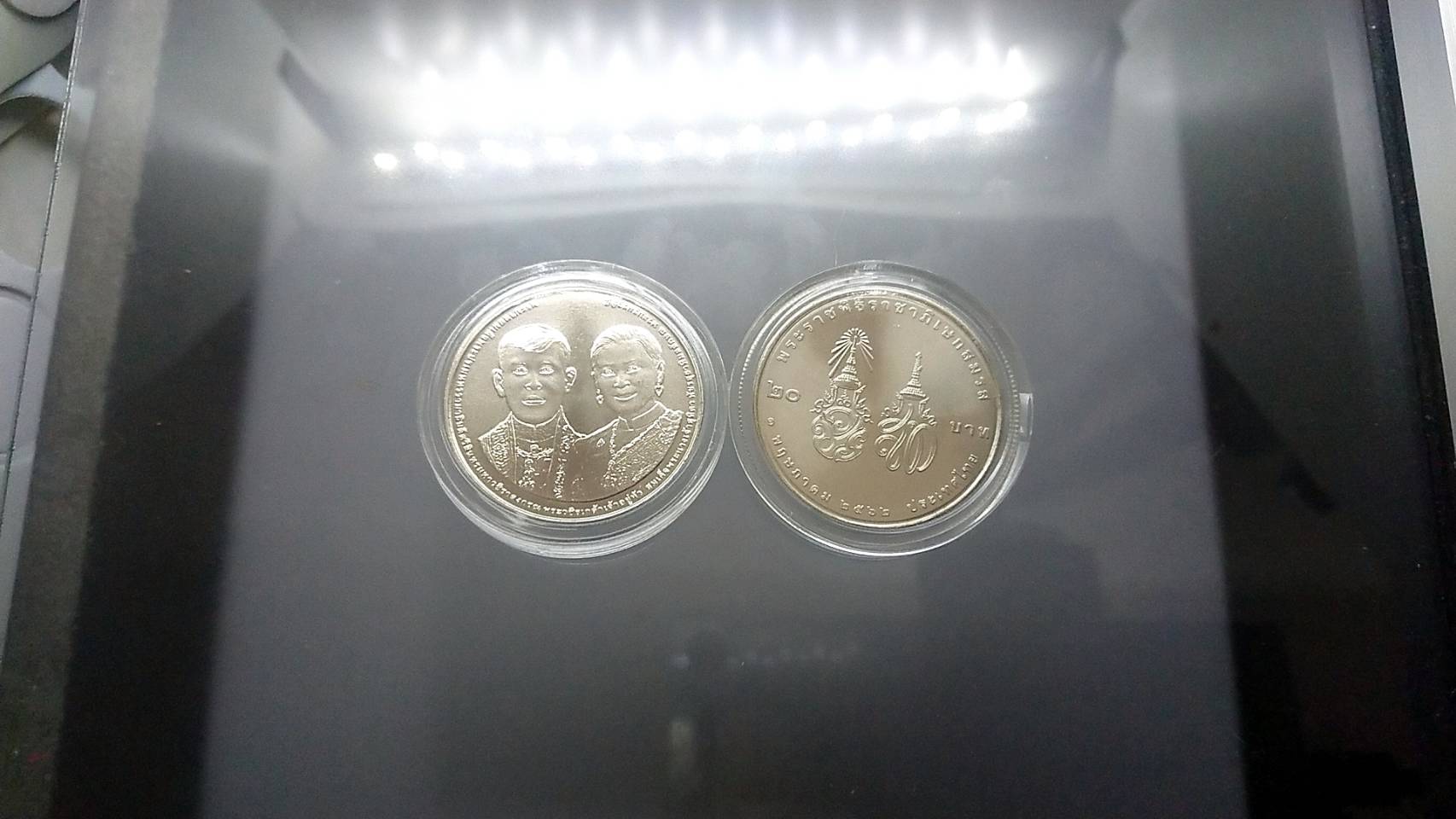 เหรียญ 20 บาท ที่ระลึกพระราชพิธีราชาภิเษกสมรส 2562 ไม่ผ่านใช้ พร้อมตลับ