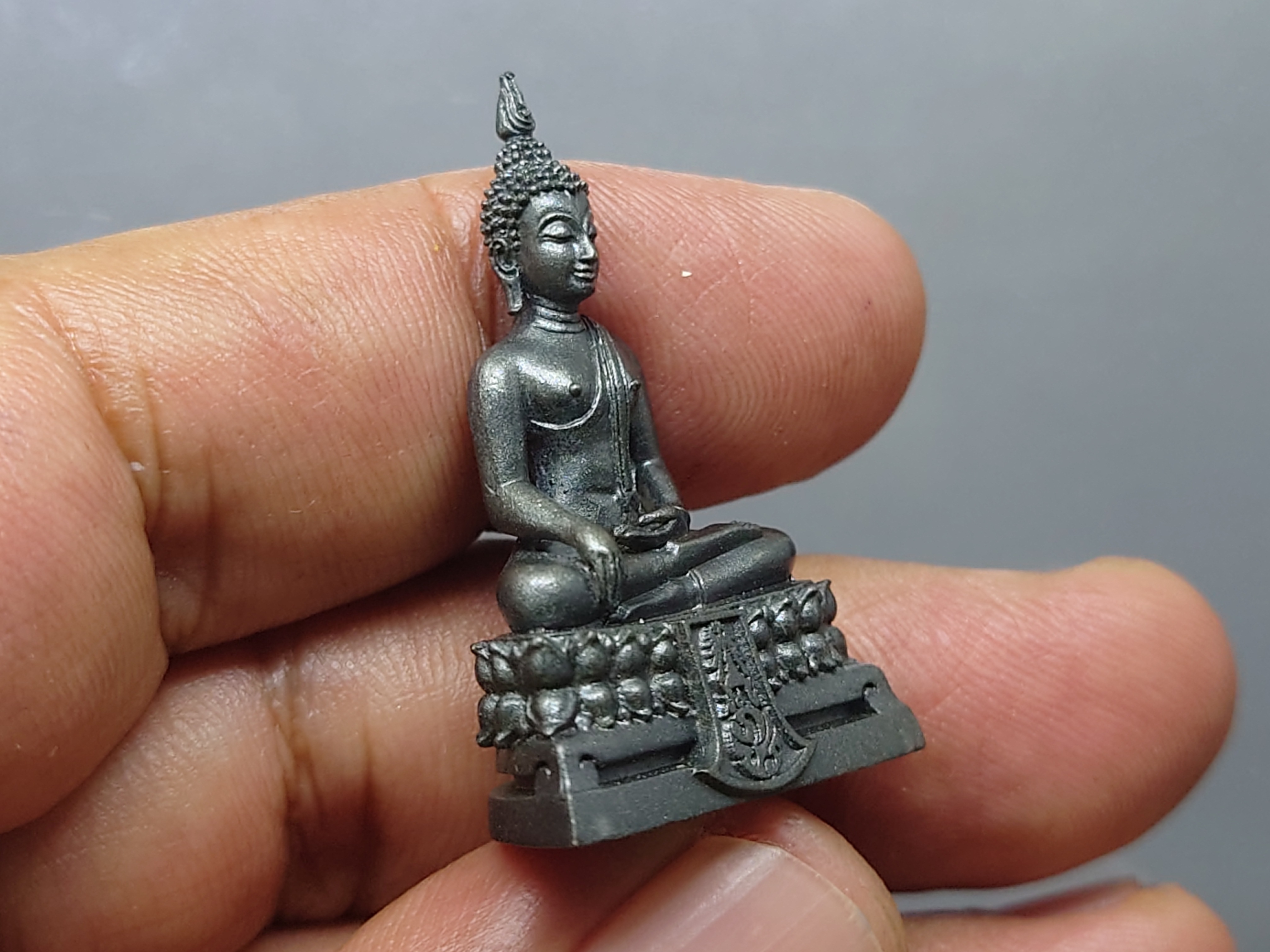 พsะคุ้มเกล้า เย็นศิsะเพราะพsะบริบาล 80 พssษา มหากษัตริย์แผ่นดินสยาม เนื้อเงินรมดำ พิมพ์ใหญ่ ปี2550 พร้อมกล่องเดิม