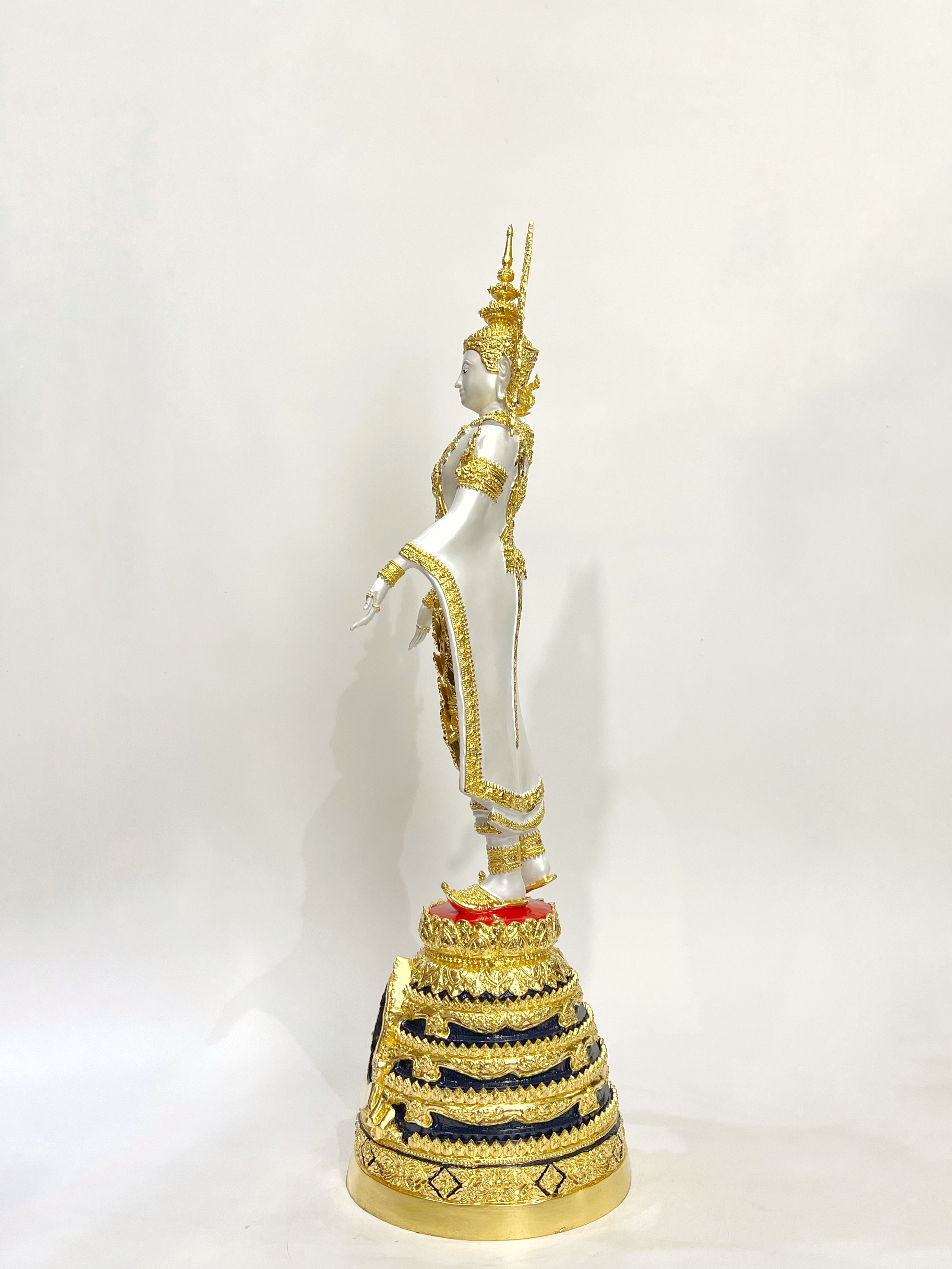 พระพุทธมหาจักรพรรดิ ปางเปิดโลก สูง 32 นิ้ว ทำสี ปิดทอง วัดกษัตราธิราชวรวิหาร จ.อยุธยา