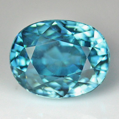 เพทายสีฟ้า (Blue Zircon) 5.05 กะรัต สีฟ้าหวาน รูปไข่ ประกายดี