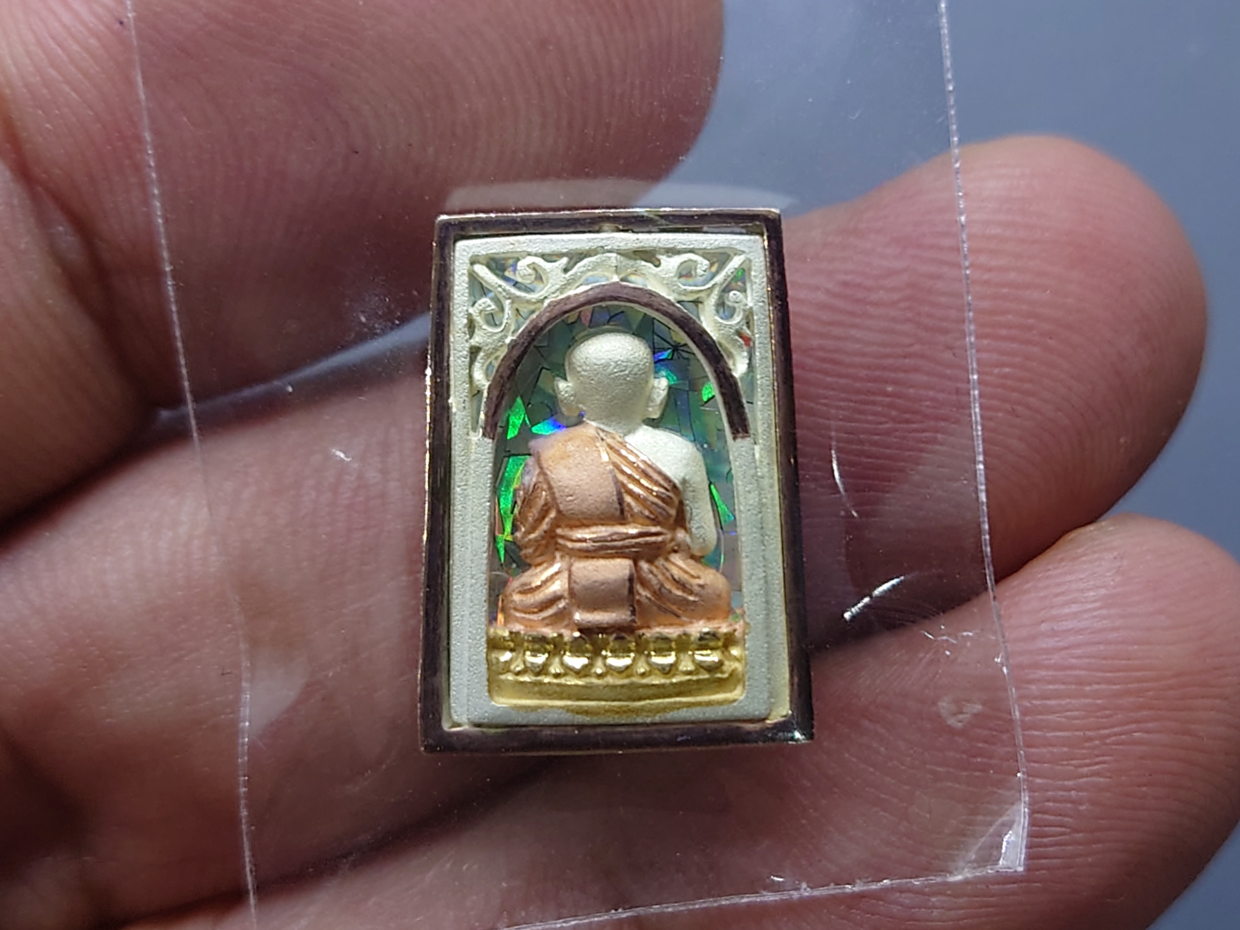 เหรียญหลวงปู่ทวด เนื้อเงิน 3 K รุ่นมงคลบารมี วัดประสาทบุญญาวาส พ.ศ.2545 พิมพ์สี่เหลี่ยม ขนาดสูง 1.8 ซ.ม. พร้อมกล่องเดิม