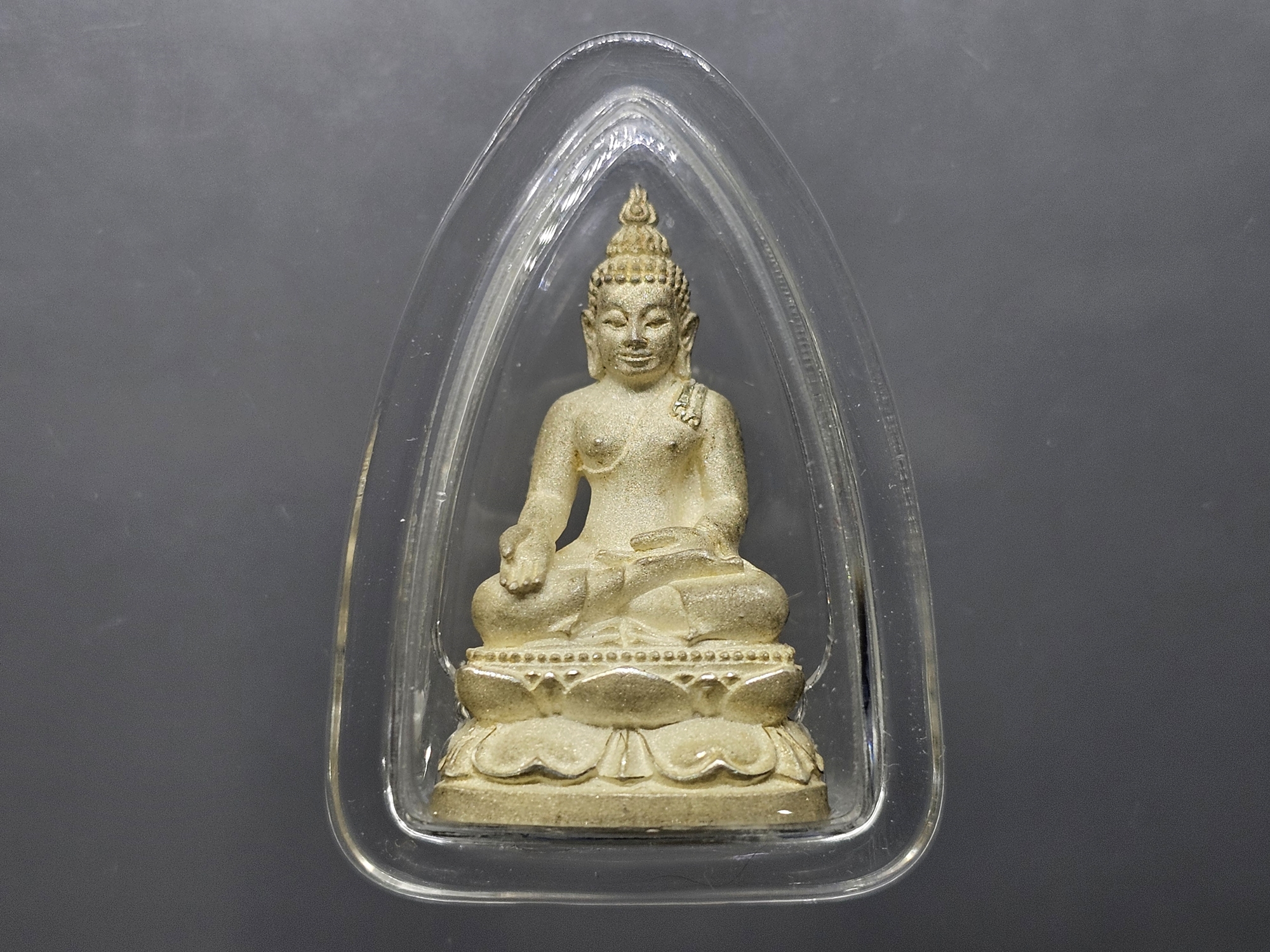 พระไพรีพินาศ เนื้อเงิน พ่นทราย พิมพ์ใหญ่ 200 ปี พระจอมเกล้าฯ โครงการบูรณะฯ โบราณสถานวัดมกุฎกษัตริยาราม 2547 พร้อมกล่อง เลี่ยมกรอบเก็บผิว สวยๆ