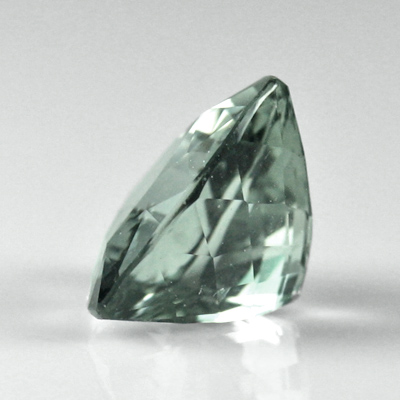 **ขายแล้ว** ทัวร์มาลีนสีเขียวอมฟ้าอ่อน (Tourmaline) 1.45 กะรัต รูปร่างสามเหลี่ยม ไฟดี