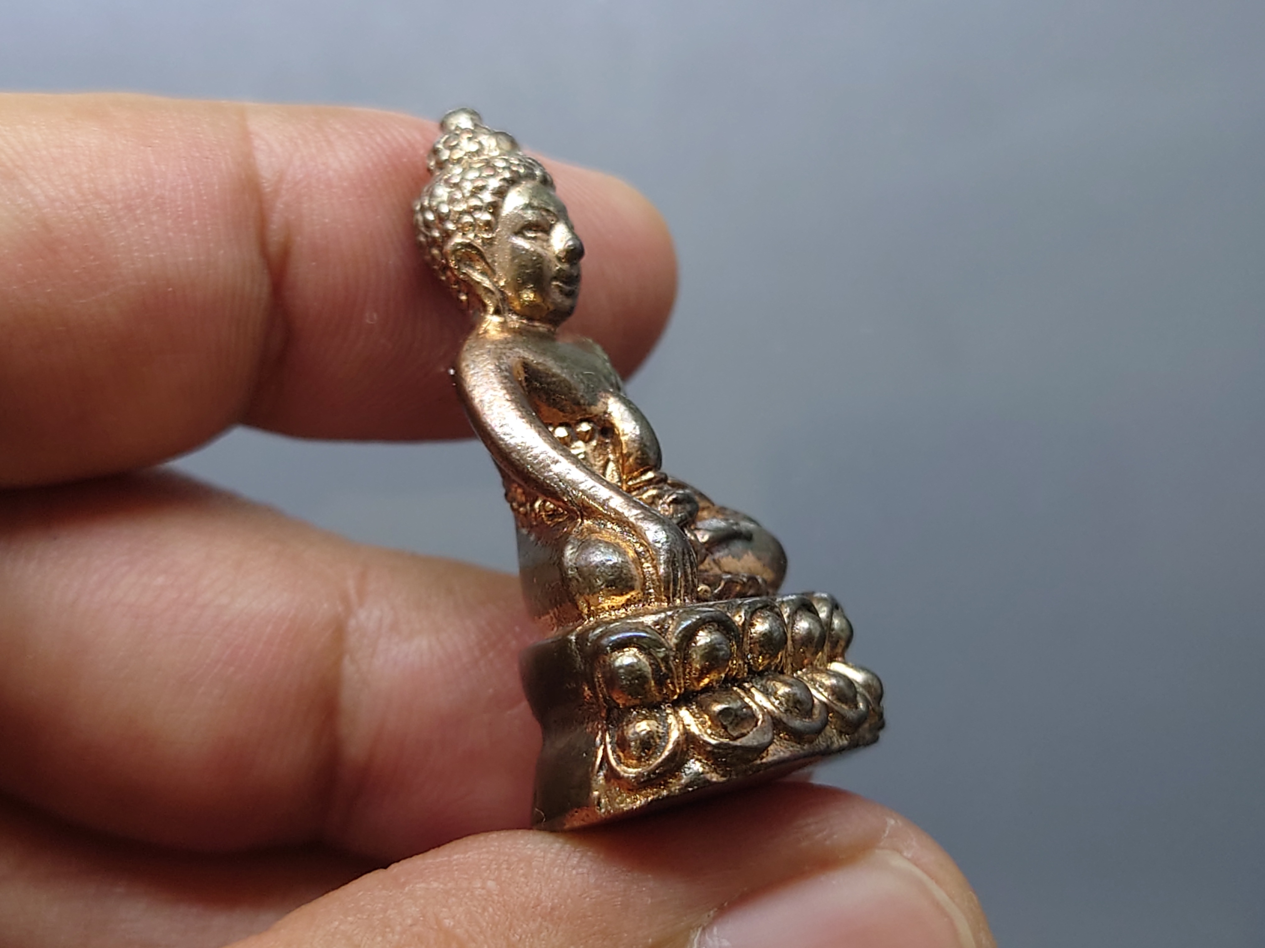 พระกริ่งครองเมืองสัมฤทธิโชคและพระชัยวัฒน์ เนื้อนวะโลหะ ปลุกเสก 2 วาระ วัดสุทัศนฯ วัดไตรมิตรวิทยาราม ปี2555 พร้อมกล่องเดิม