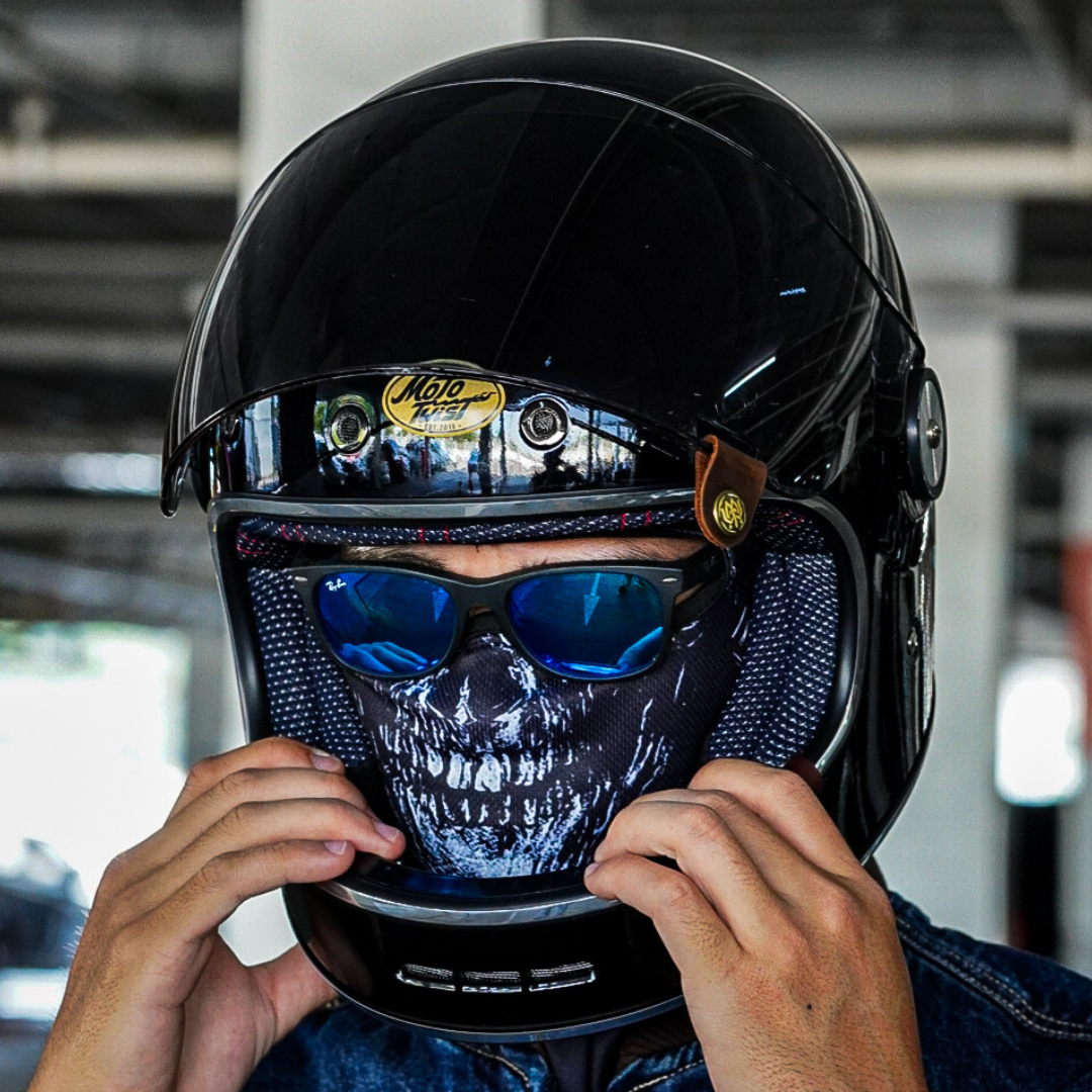 หมวกกันน็อคเต็มใบ Moto twist AP สีดำเงา (สอบถามก่อนสั่งซื้อ)