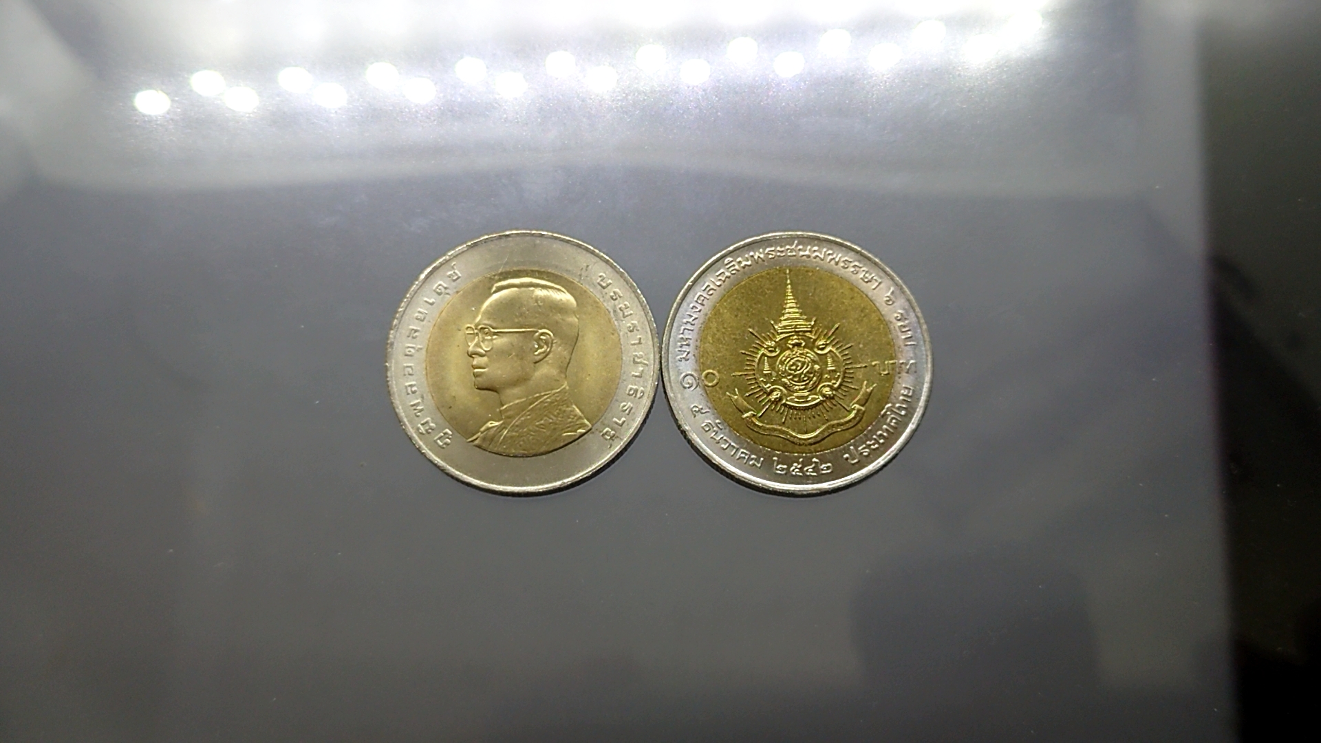 เหรียญ 10บาท สองสี ที่ระลึก 6 รอบ รัชกาลที่9 ปี2542 ไม่ผ่านใช้งาน