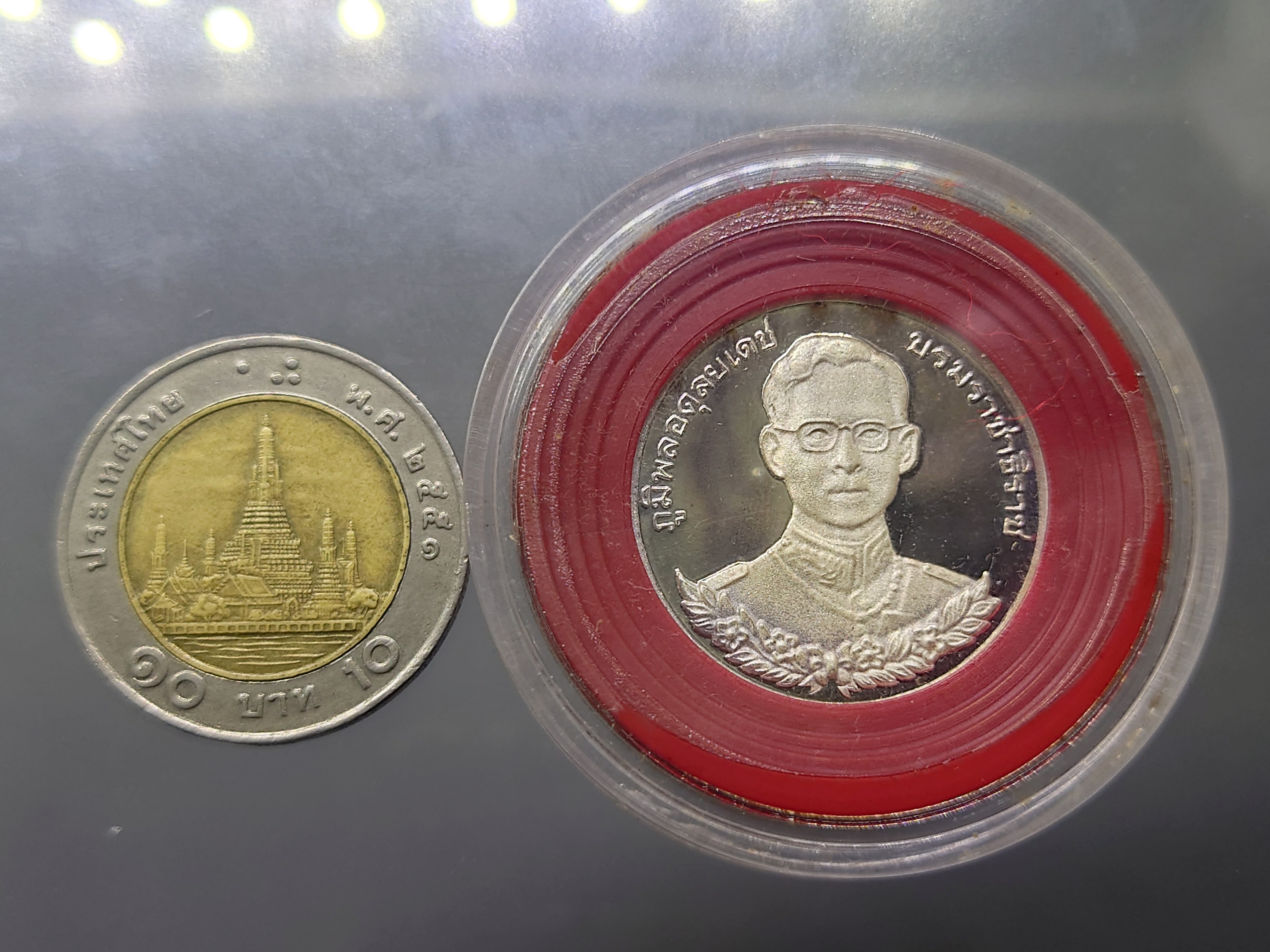 เหรียญเงินขัดเงา ที่ระลึกครบ 95 ปี โรงเรียนนายร้อยตำรวจ พ.ศ.2539 พร้อมกล่องเดิม