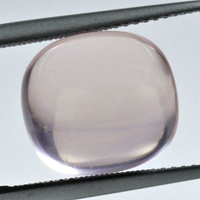 โรสควอตซ์ (Rose Quartz) 9.90 กะรัต รูปคูชั่นหลังเบี้ย สีชมพู