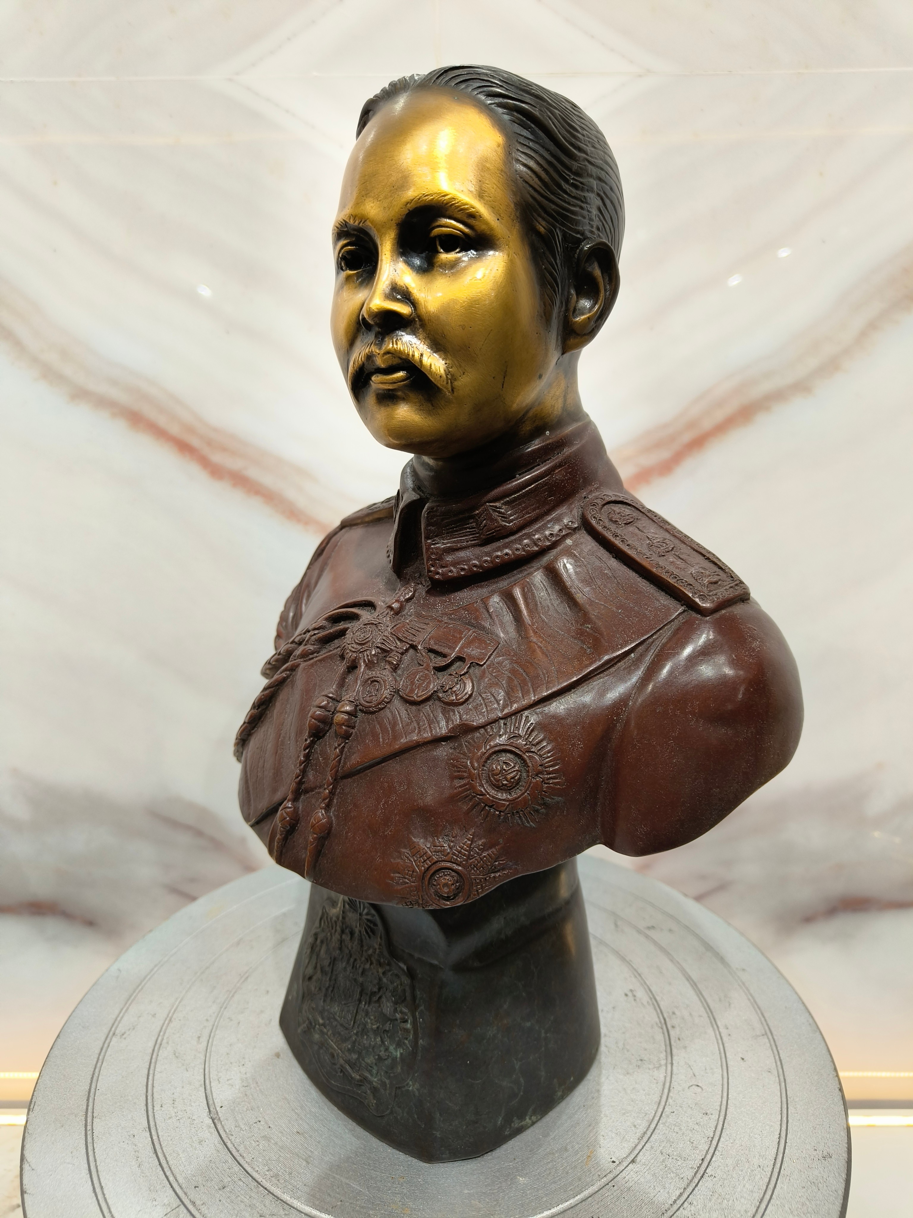 รูปหล่อ รัชกาลที่ 5 ร.5 ครึ่งพระองค์ (ตราแผ่นดิน) หน้าตัก 5 นิ้ว