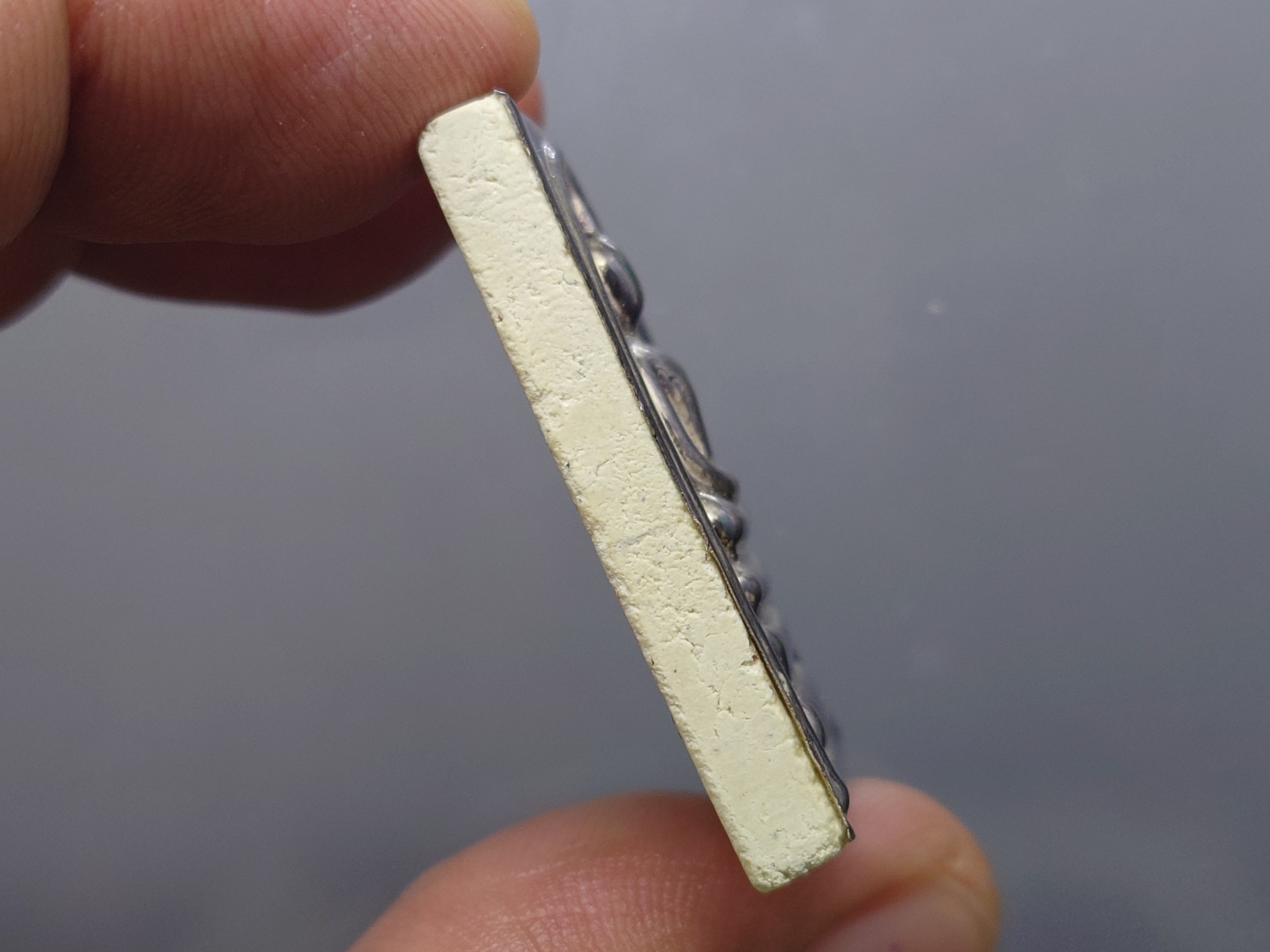 สมเด็จเกศพิมพ์ประธาน ประทานเงิน-ประทานทอง หน้ากากเงิน หลังแผ่นหัวใจพระคาถาชินบัญชร เนื้อเงิน วัดอินทรวิหาร บางขุนพรหม ปี2552 พร้อมกล่องเดิม