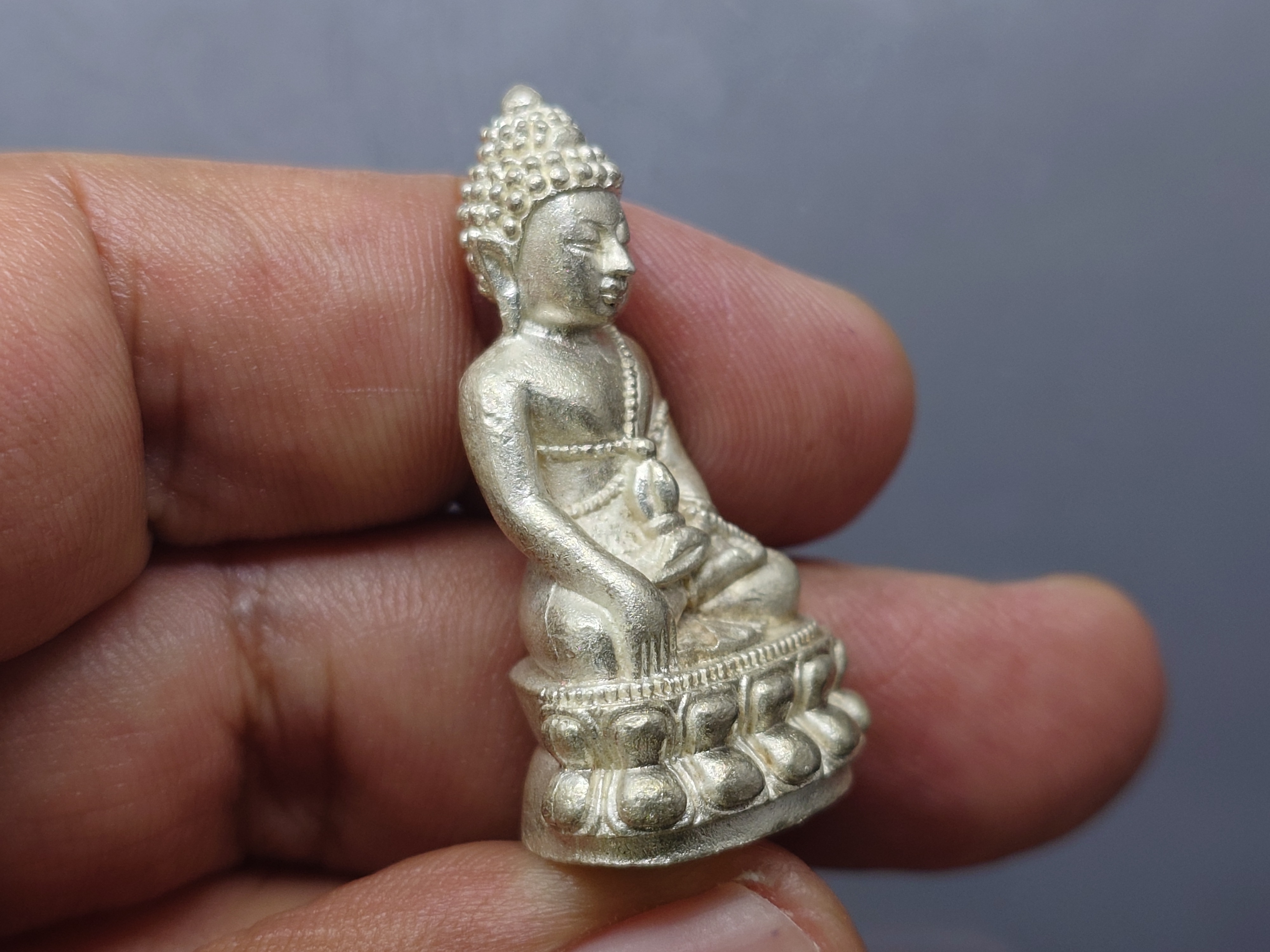 พระกริ่งจีน ตั๊กม้อ เนื้อเงิน ปลุกเสก 2 พิธีใหญ่ 2 แผ่นดินไทย-จีน วัดสุทัศนฯ-วัดกวงซิ่ว เมืองกวงโจว ประเทศจีน ปี2537 พร้อมกล่องเดิม