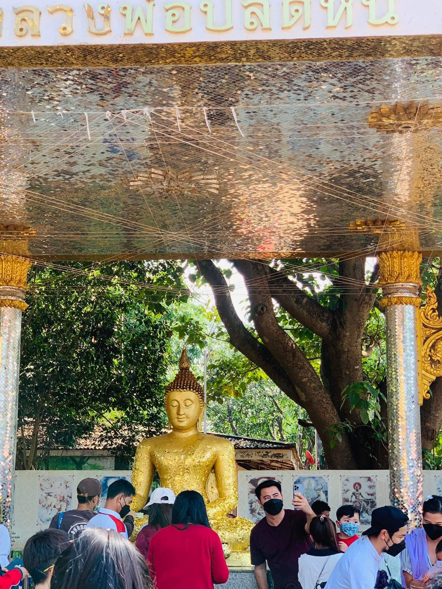 เหรียญหล่อเจ้าสัว หลวงพ่อปลดหนี้ รุ่นเสวยสุข วัดพระธาตุวาโย ขนาดสูง 4 เซ็น วัดสร้าง รับประกันแท้ออกวัด 2564