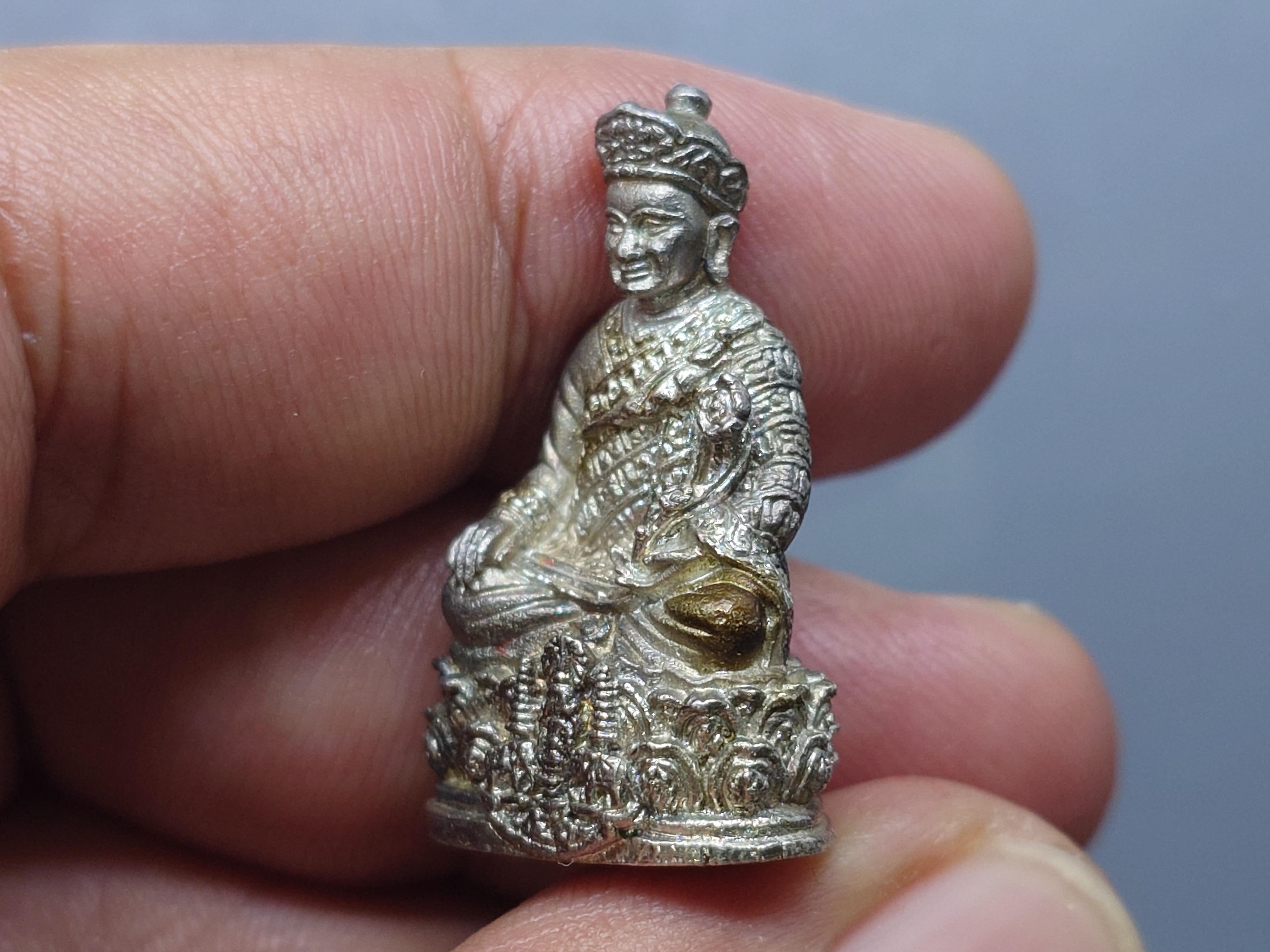 หลวงปู่ไต้ฮงกง เนื้อเงิน รุ่นกาญจนาภิเษก จัดสร้างโดย มูลนิธิปอเต็กตึ๊ง ปี2539 นิยม หายาก