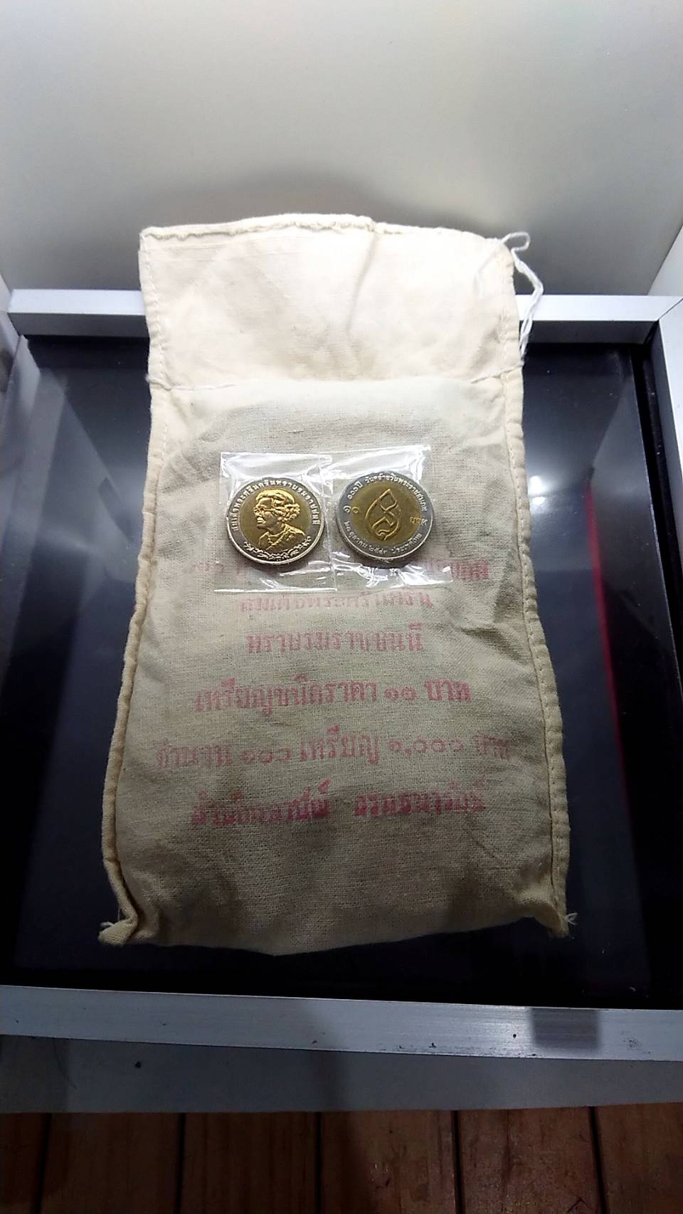 เหรียญยกถุง 100 เหรียญ(ถุงเปิด)เหรียญ 10 บาท สองสี ที่ระลึก 100 ปี สมเด็จย่า 2543 ไม่ผ่านใช้