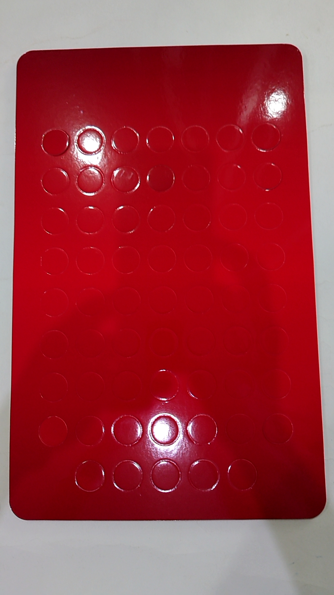 แผงใส่เหรียญ 10 บาทสองสี ที่ระลึก 61 วาระ สีแดง