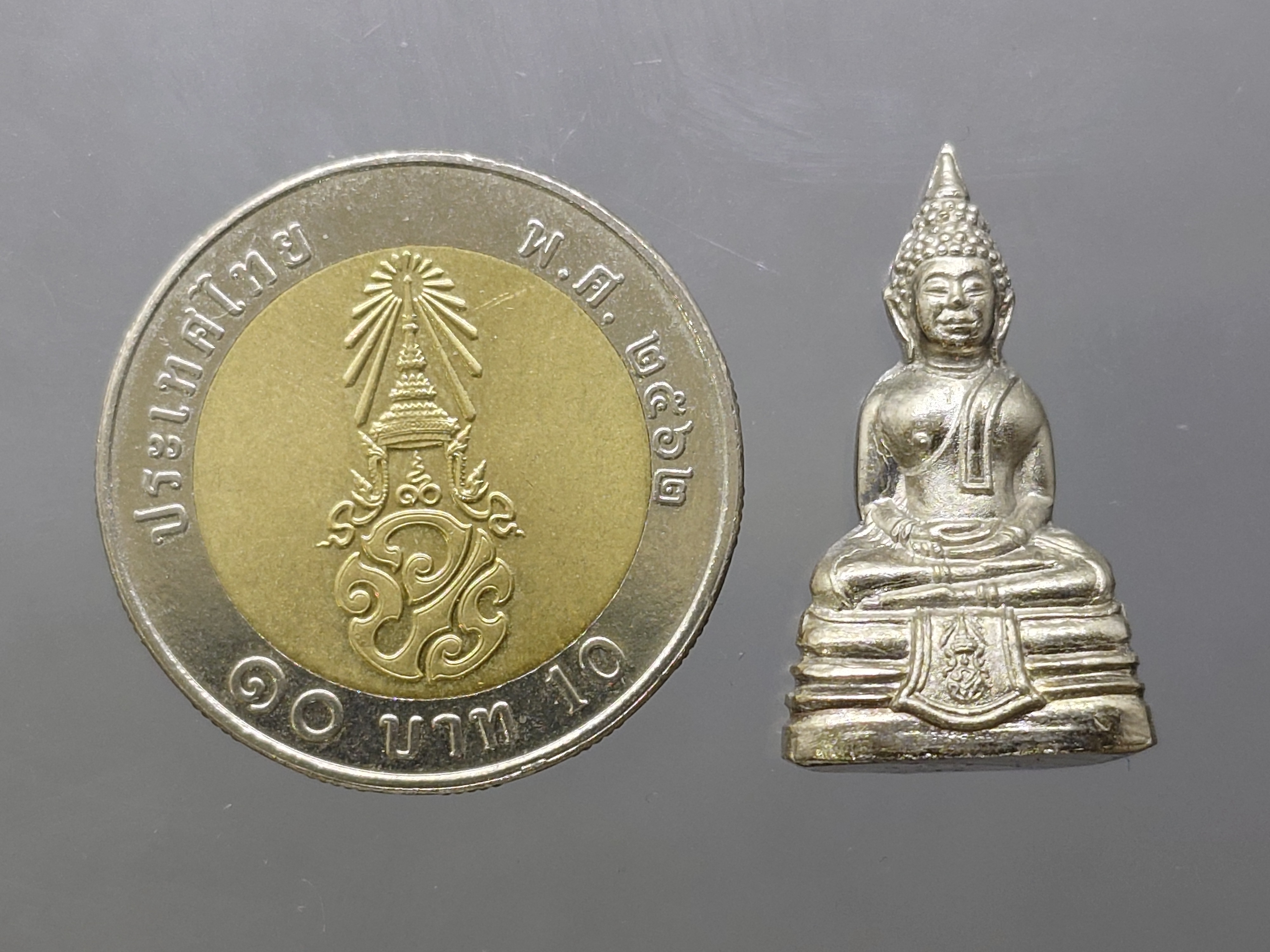 หลวงพ่อโสธร ภปร. กาญจนาภิเษก เนื้อเงิน ๔๐ ปี มหาวิทยาลัยบูรพา พิธีพุทธาภิเษก ณ พระอุโบสถวัดโสธรวราราม ปี2539 พร้อมกล่องเดิม