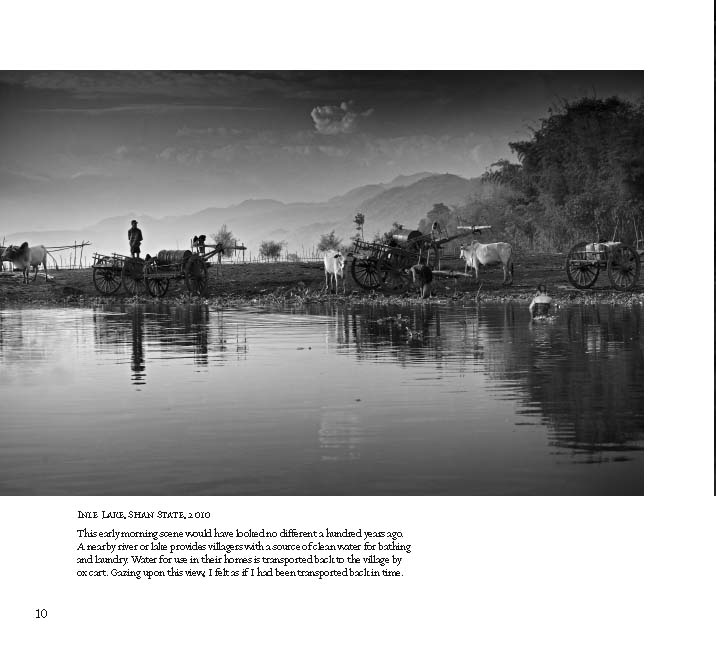 Riverbooks หนังสือประวัติศาสตร์ : Catching the light A Journey across Myanmar
