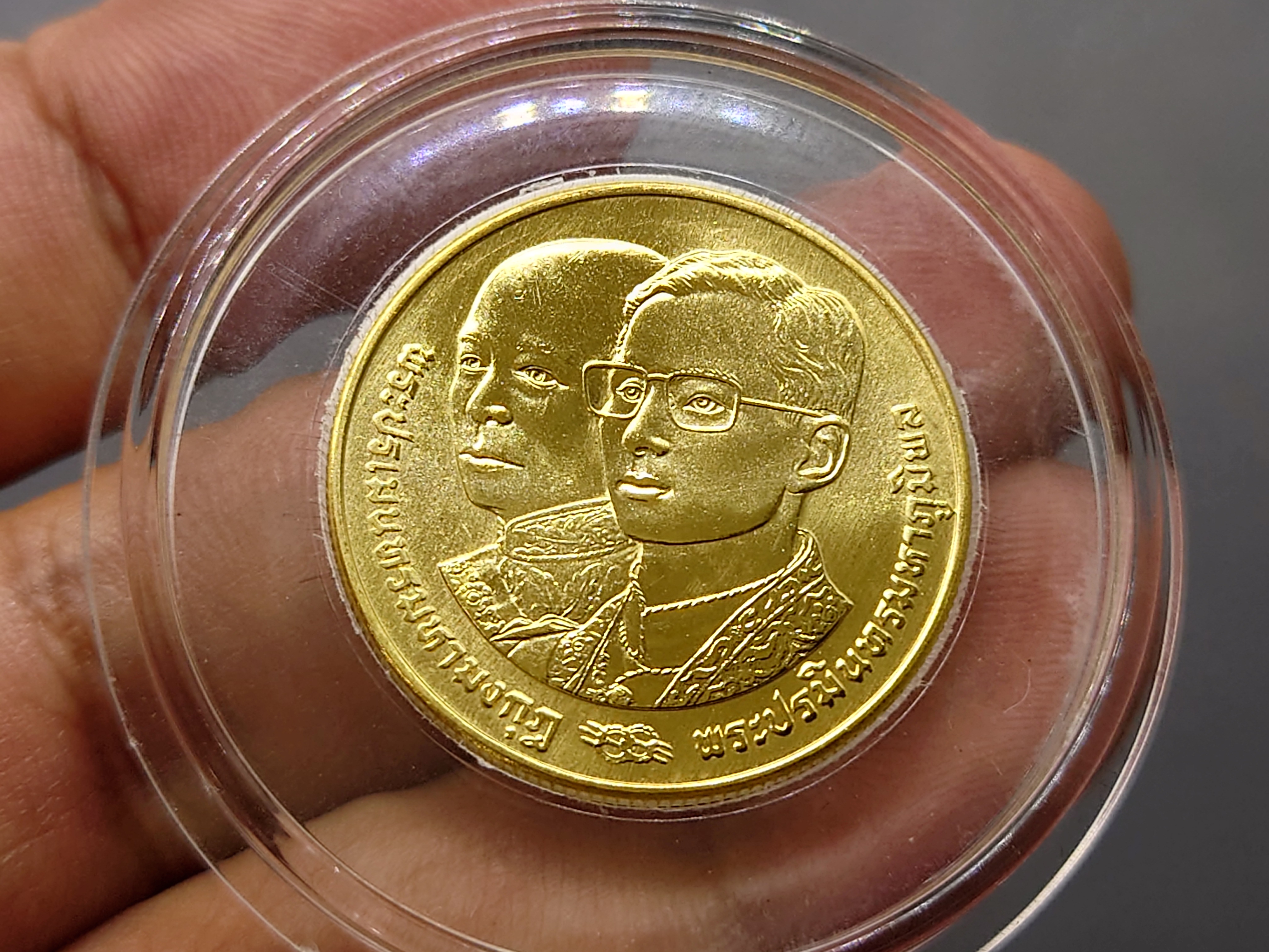 เหรียญทองคำ 6000 บาท (หนัก 1 บาท) ที่ระลึกพระราชพิธีสมมงคล 64 พรรษา เท่าพระบาทสมเด็จพระจอมเกล้าๆ 2534