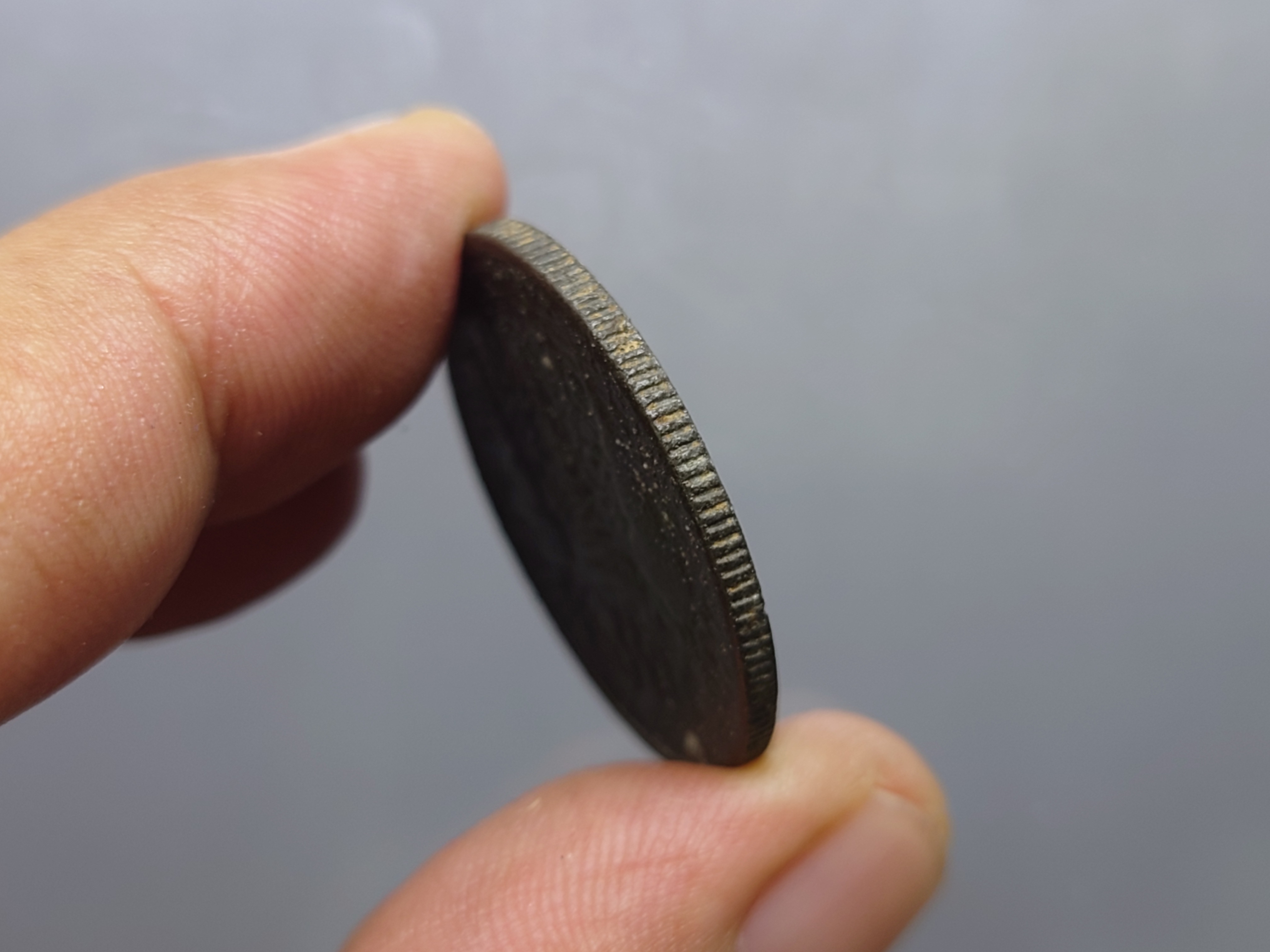 เหรียญอัฐ ดีบุก พระมงกุฎ-พระแสงจักร (ช้างใหญ่) รัชกาลที่4 ปี 2405 ผ่านใช้ สภาพสวย