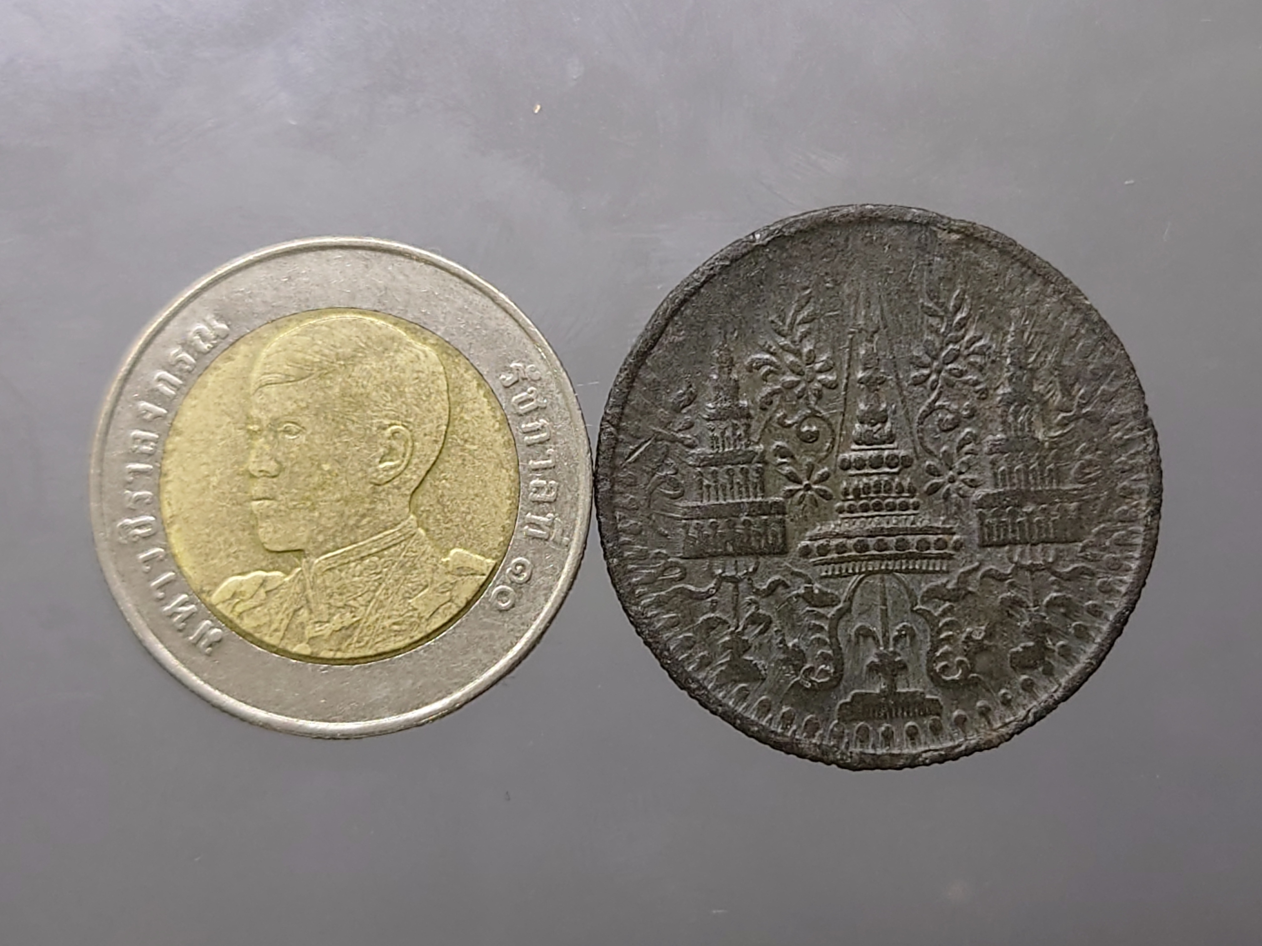 เหรียญอัฐ ดีบุก พระมงกุฎ-พระแสงจักร รัชกาลที่4 ปี 2405 ผ่านใช้