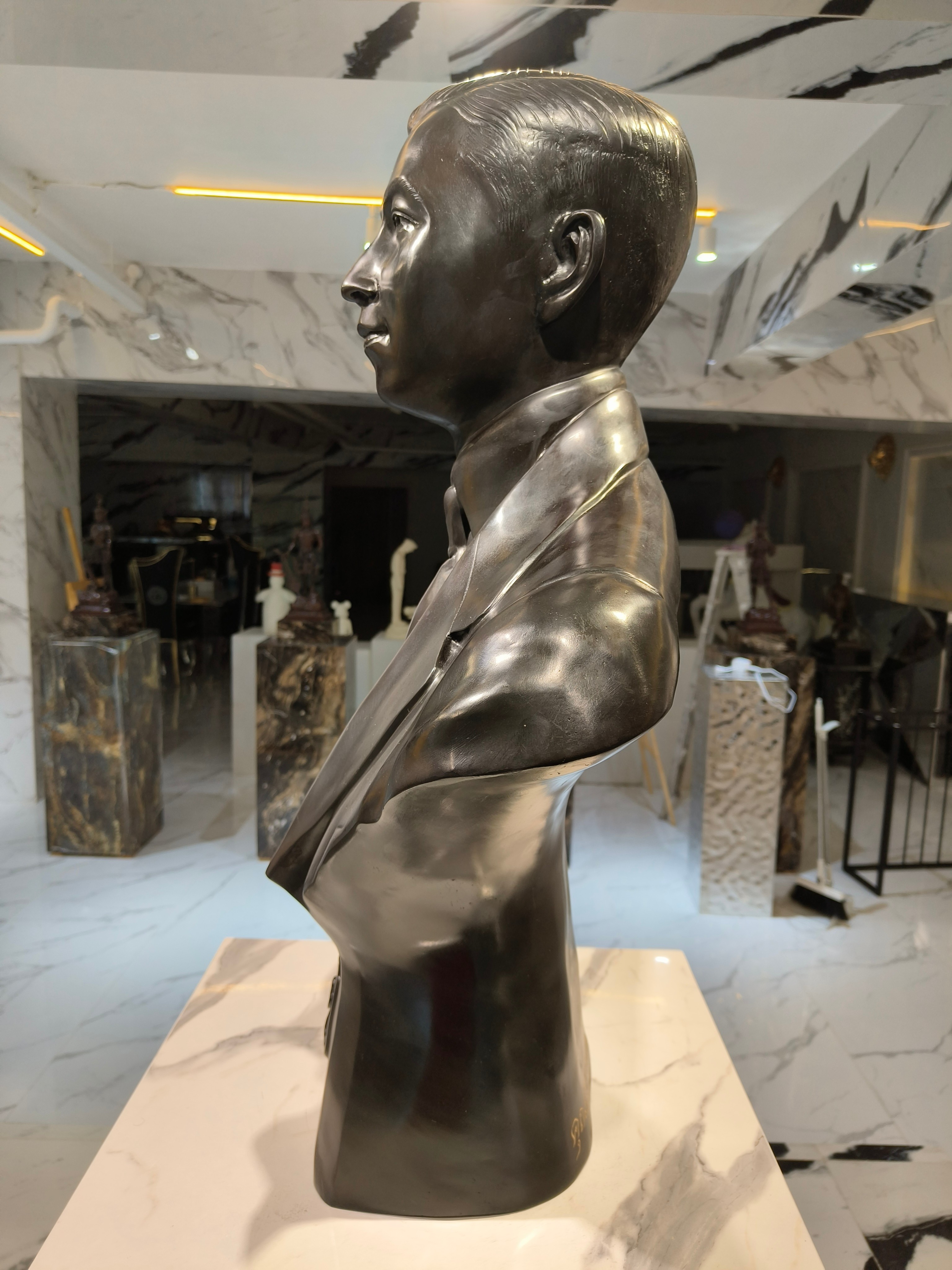 รูปหล่อ พระบิดา สมเด็จพระมหิตลาธิเบศร อดุลยเดชวิกรม พระบรมราชชนก พระราชบิดาในรัชกาลที่ 9 ครึ่งพระองค์ ขนาดเท่าจริง