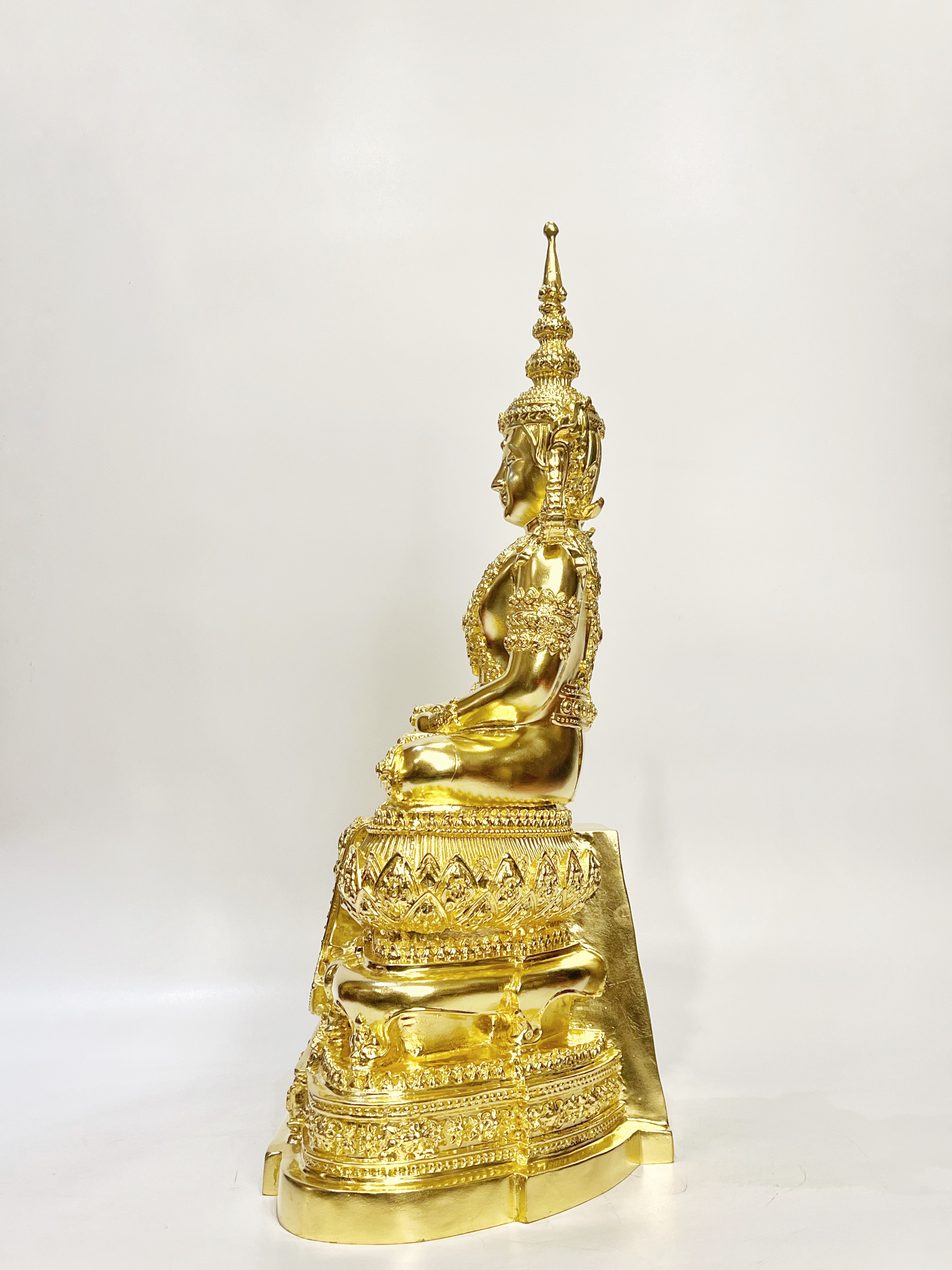 พระแก้วมรกต ทรงเครื่องฤดูร้อน หน้าตัก 9 นิ้ว พิธี วัดพระแก้ว จ.เชียงราย พ.ศ.2563