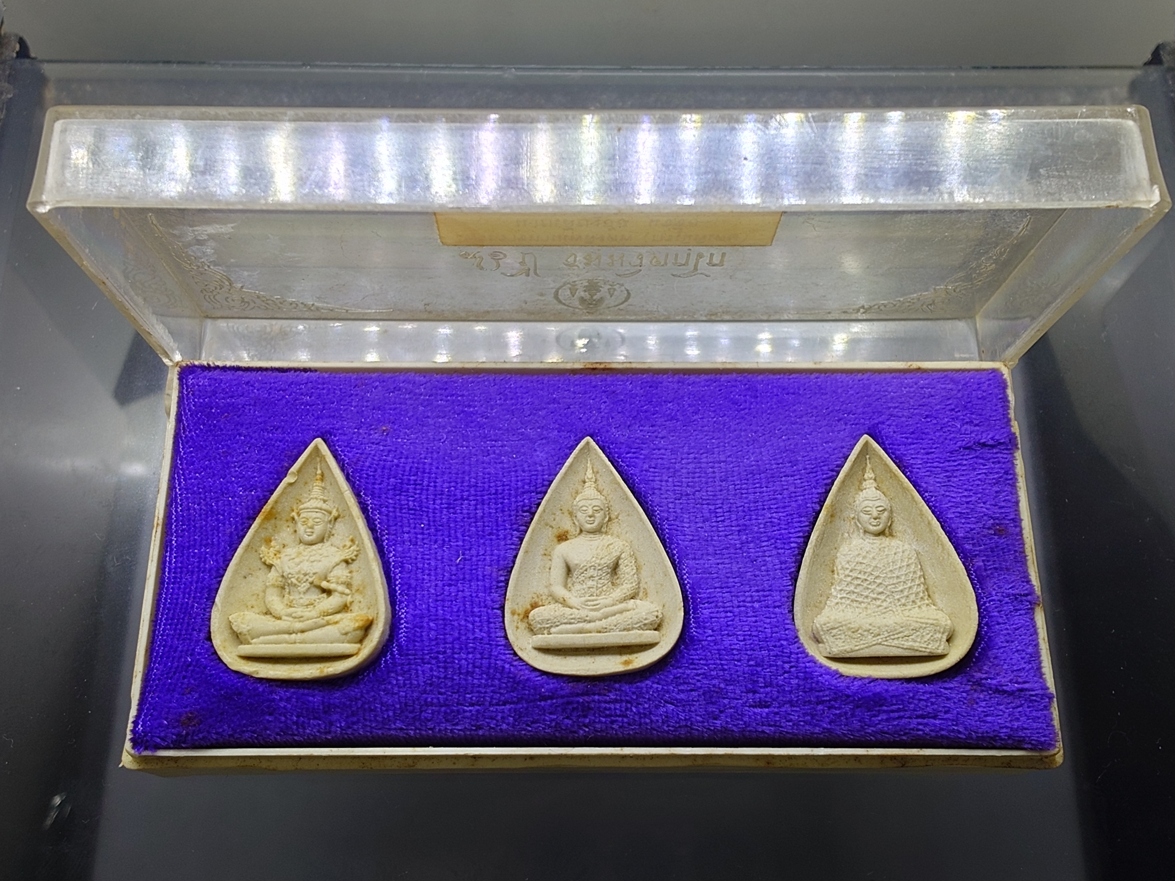 พระแก้วมรกต 3 ฤดู ๙๖ ปี ธมฺมวิตกฺโก หลังยันต์เจ้าคุณนรฯ เนื้อผงพุทธคุณ พุทธาภิเษก ณ วัดเทพศิรินทราวาส พ.ศ.2537 พร้อมตลับเดิม