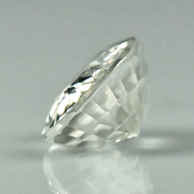 เพทายสีขาว (White Zircon) 1.31 กะรัต รูปไข่