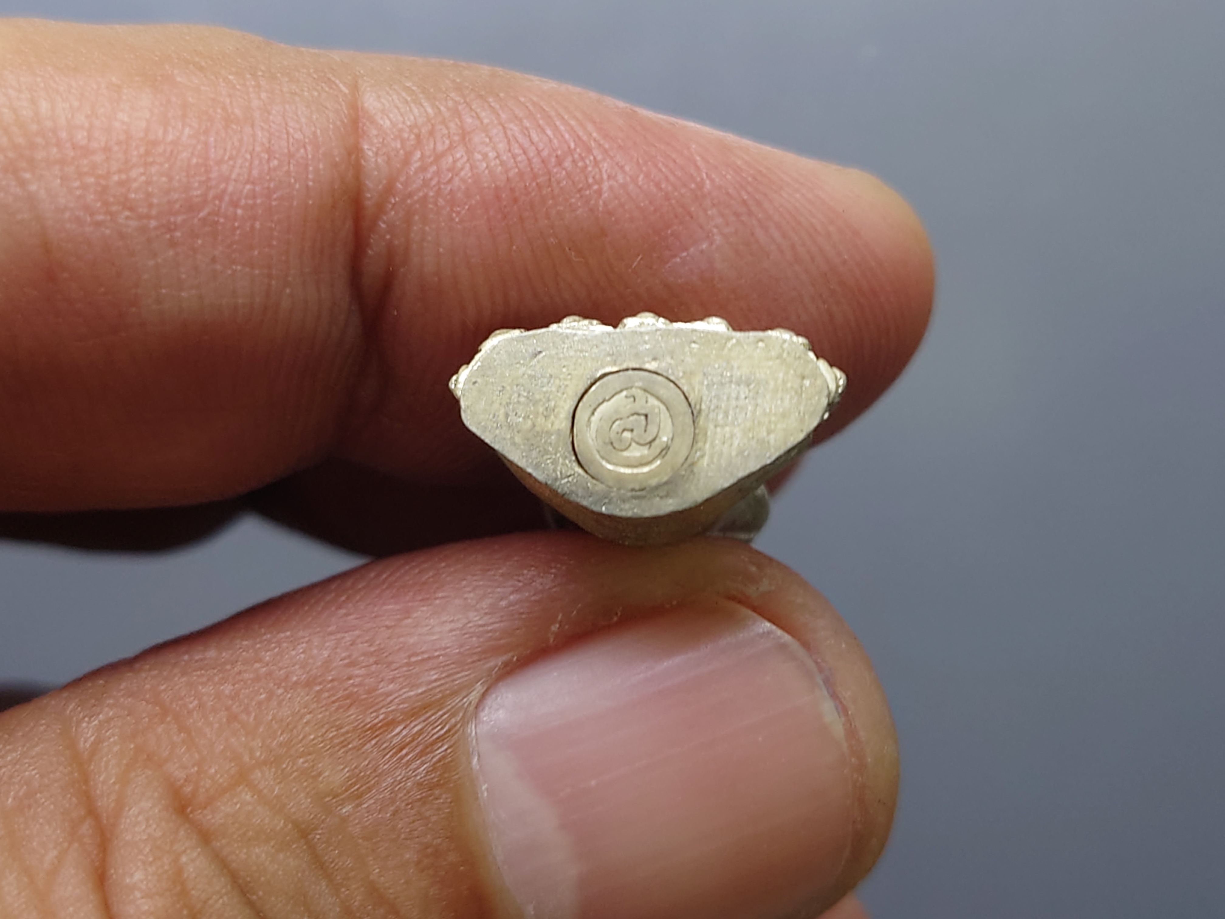 พระกริ่งพระชัยวัฒน์ ครบ 80 ปี กรมสรรพากร เนื้อเงิน สมเด็จพระญาณสังวร เสร็จเททอง วัดบวรนิเวศวิหาร พิธีปลุกเสก วัดพระแก้ว ปี2538 พร้อมกล่องเดิม