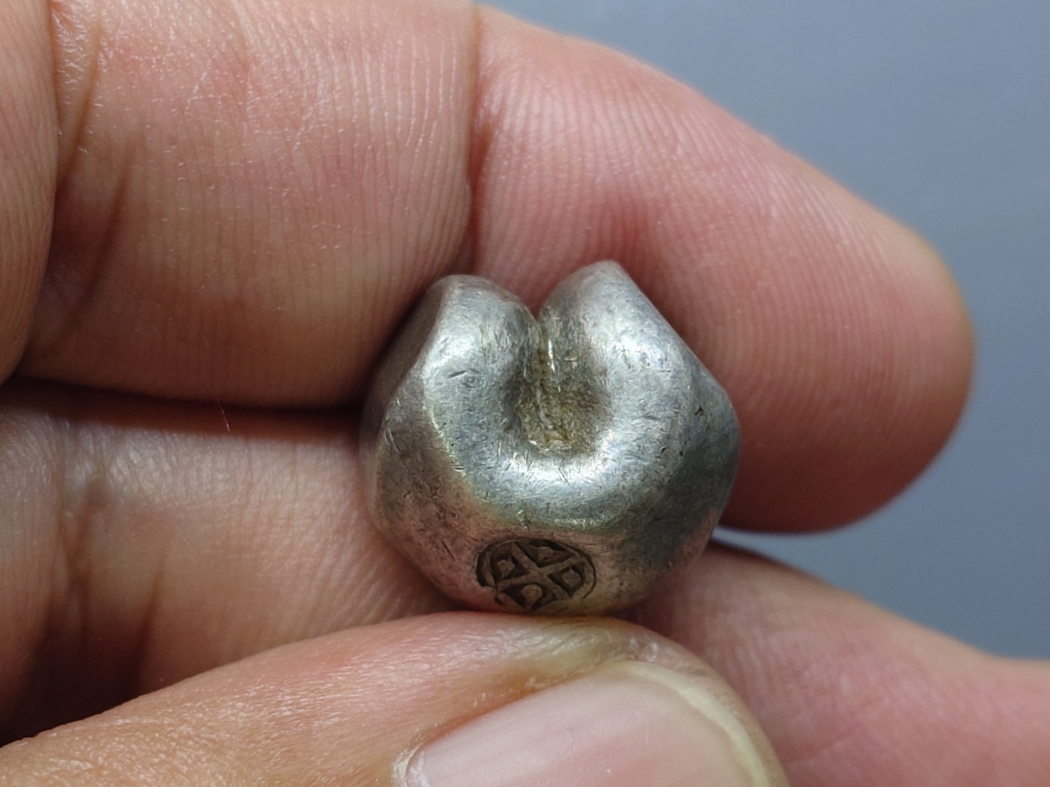 พดด้วง ขนาด 1 บาท ตราครุฑ รัชการที่ 2 สภาพสวย