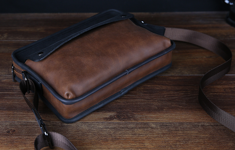 กระเป๋าสะพายข้างผู้ชาย รหัส A001