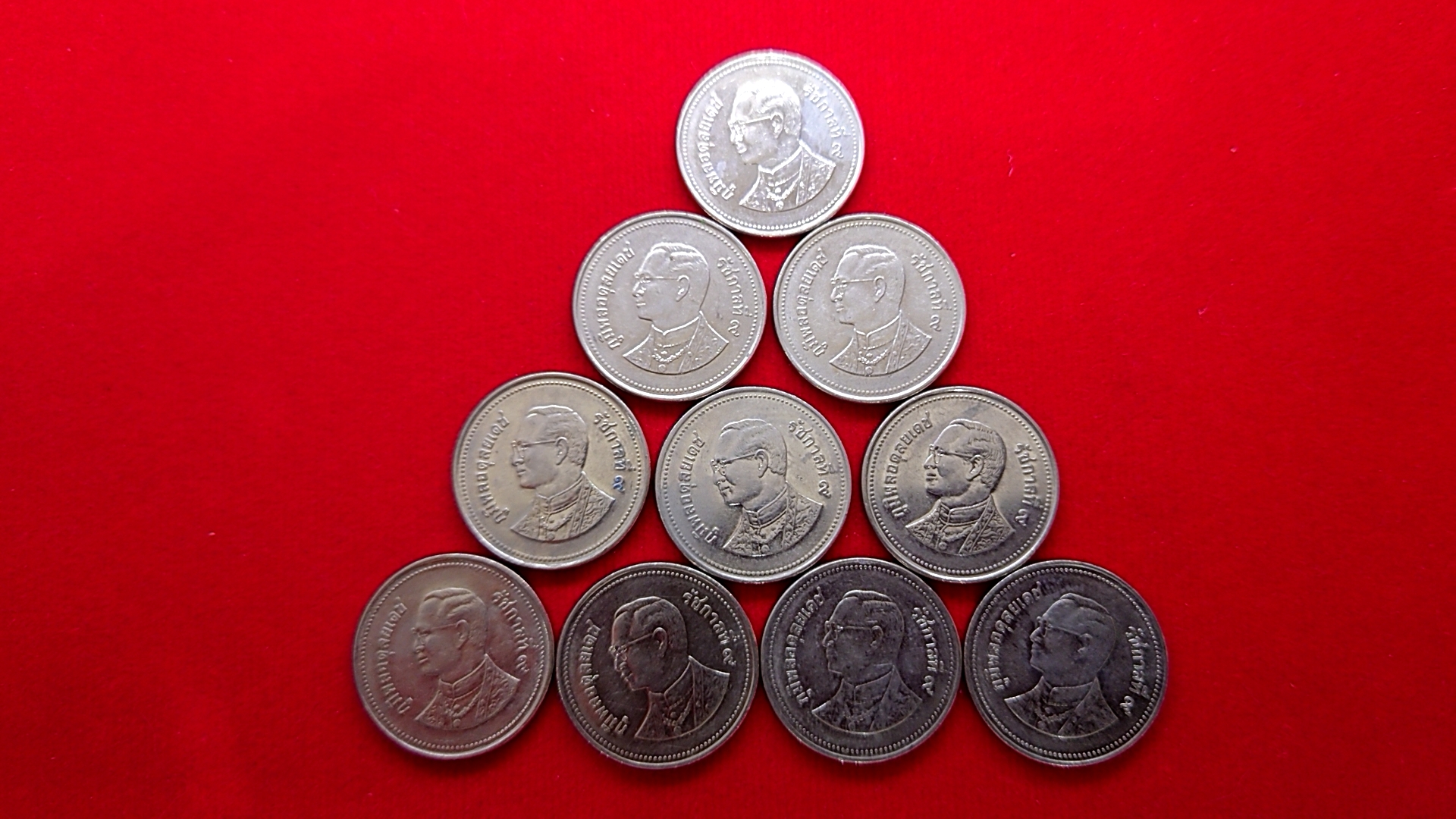 ชุด 10 เหรียญ เหรียญ 2 บาท สีเงิน ปี2548 ผ่านใช้ (ราคาต่อ 10 เหรียญ)