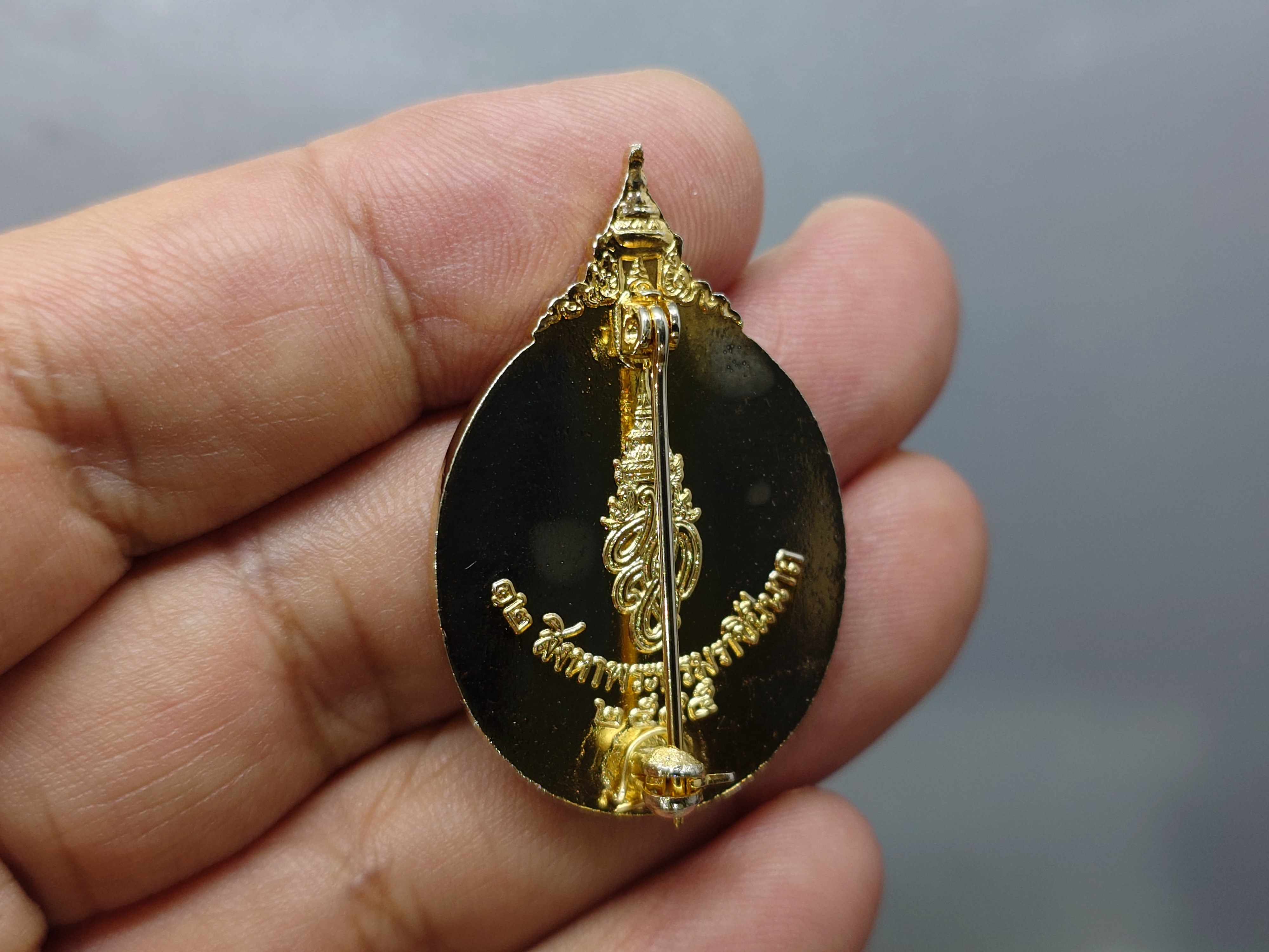 เข็มกลัด 12 สิงหา พระบรมราชินีนาถ 73 พรรษา กาหลั่ยทอง พ.ศ.2548