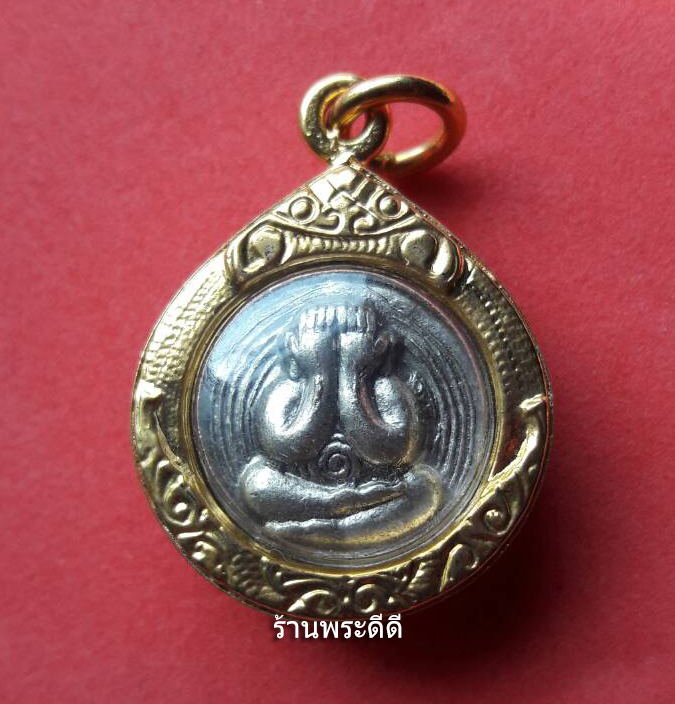 พระปิดตาหลวงปู่ทิม เนื้อกะไหล่เงิน (พร้อมเลี่ยมกรอบทองไมครอน)