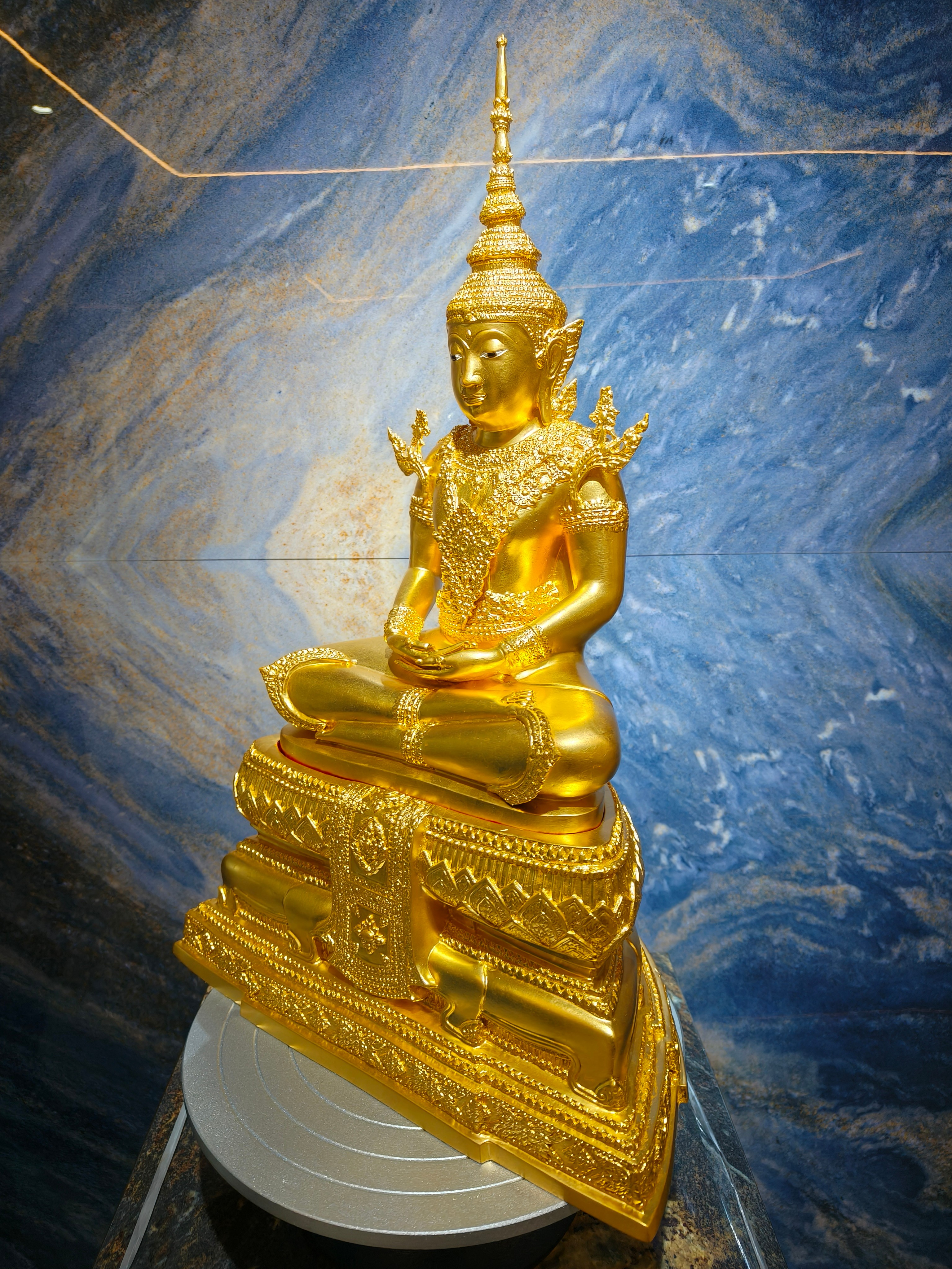 พระพุทธรูป พระแก้วมรกต ทรงเครื่องฤดูร้อน หน้าตัก 9 นิ้ว
