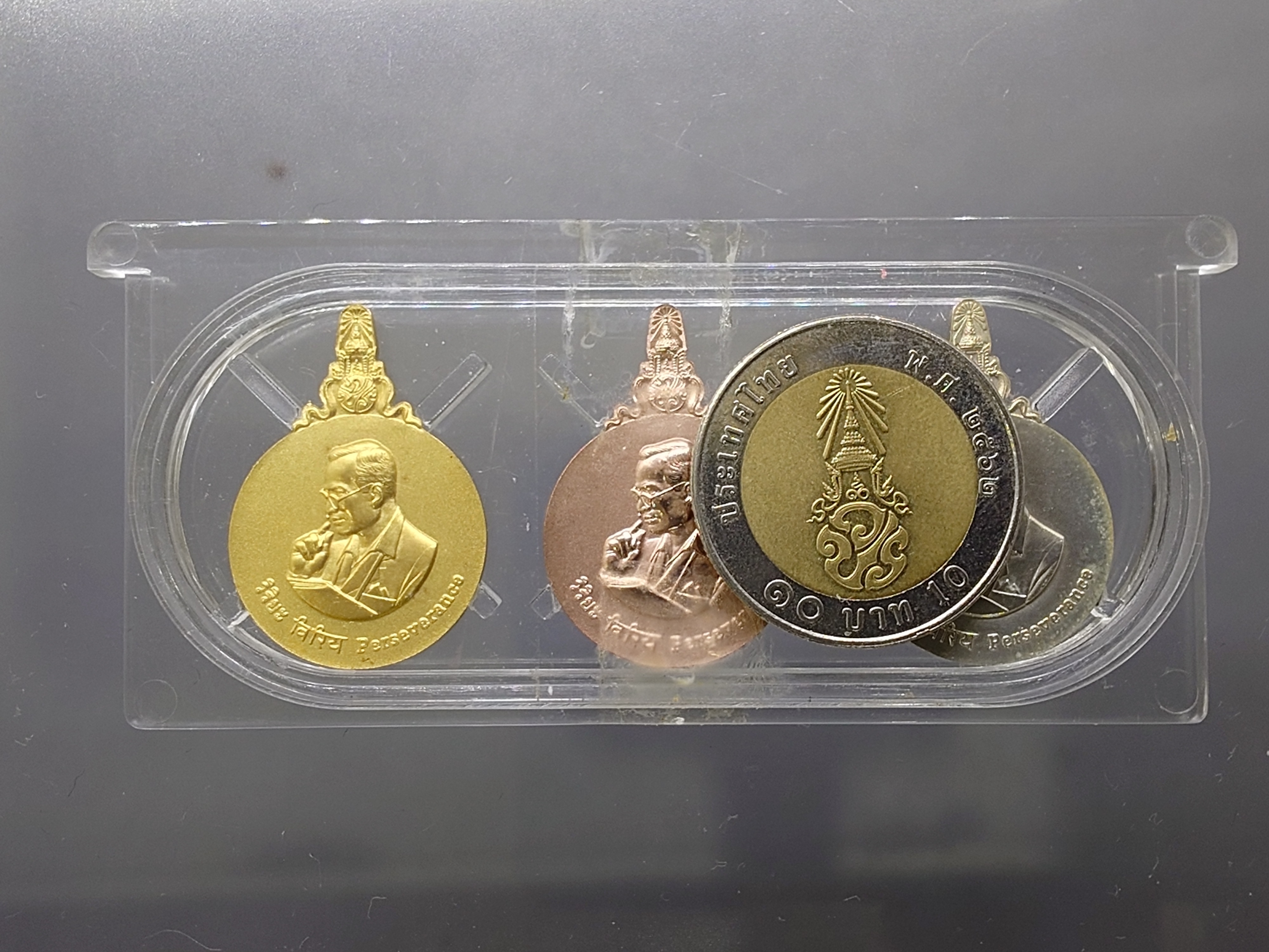 เหรียญพระมหาชนก ครบชุดทองคำ พิมพ์เล็ก (เนื้อทองคำ เนื้อนาค เนื้อเงิน) ปี2542 พร้อมหนังสือ