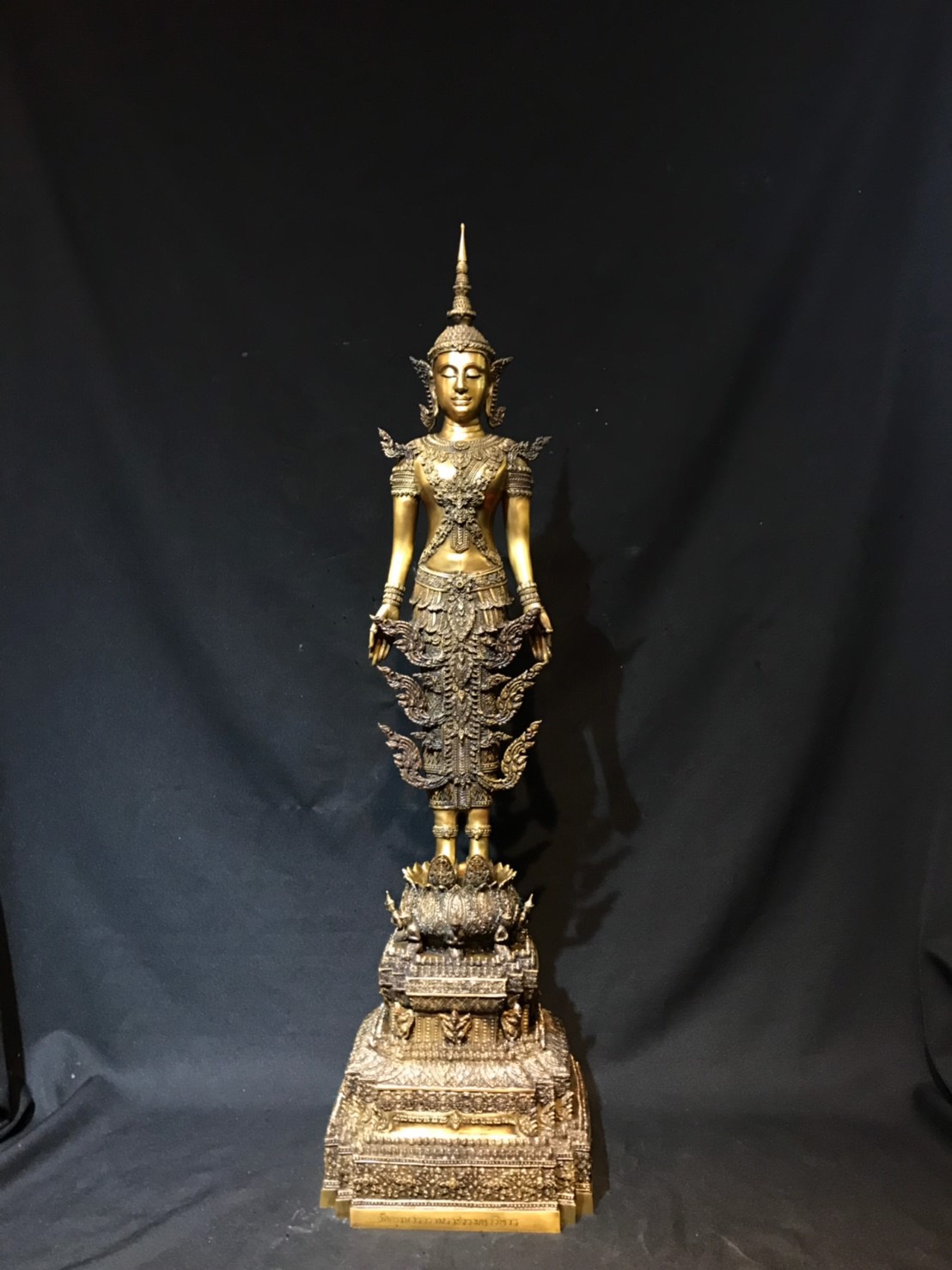 พระพุทธรูปปางเปิดโลก ทรงเครื่องจักรพรรดิ์ วัดอรุณราชวรารามราชวรมหาวิหาร ปี พ.ศ.2539
