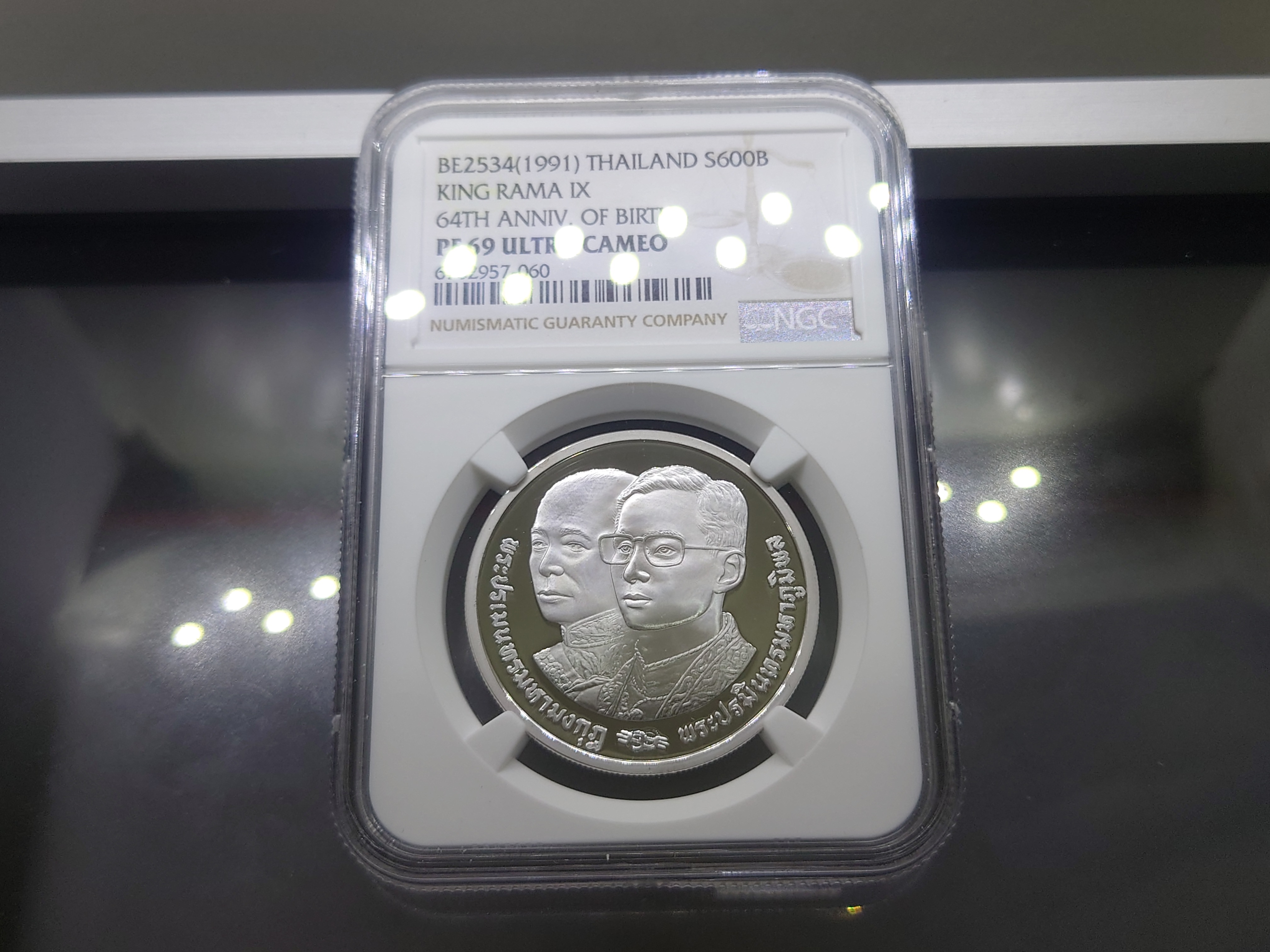 เหรียญเกรดดิ้ง เงินขัดเงา 600 บาท ที่ระลึกสมมงคลพระชนมายุ 64 พรรษา เท่า รัชกาลที่4 (ติดลำดับหายาก)ปี2534 PF 69 ULTRA CAMEO NGC