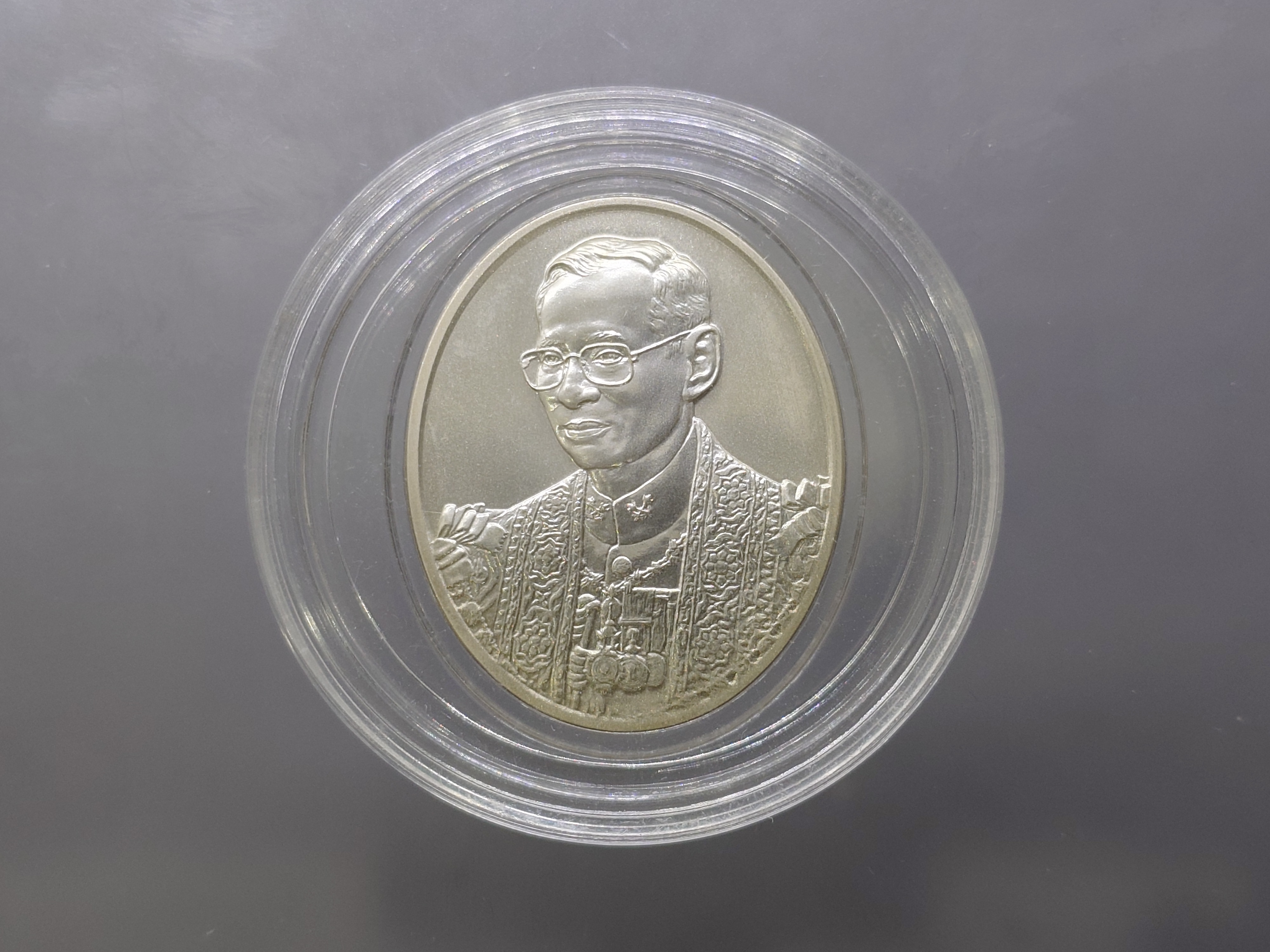 เหรียญที่ระลึก 100 ปี ร.พ.จุฬาฯ สภากาชาดไทย เนื้อเงิน พระบรมรูป รัชกาลที่9 หลัง ภปร พ.ศ.2557