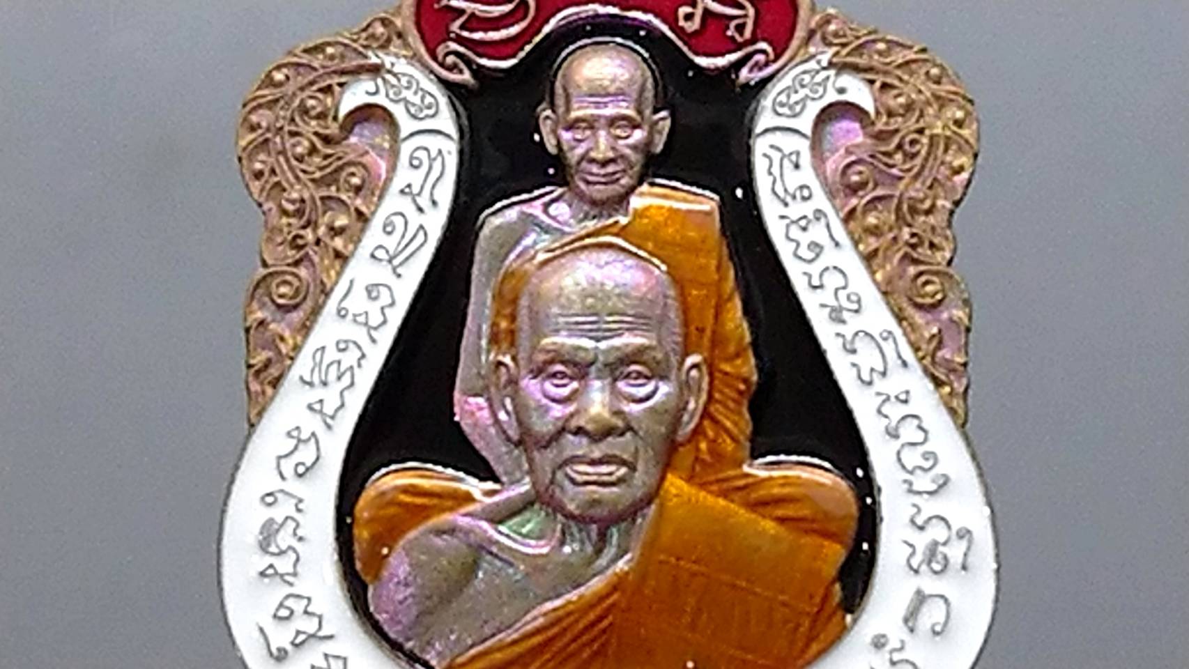 เสือคาบดาบรุ่น 4 เนื้อชนวนลงยาพื้นดำ ลงยาขอบขาว บนแดง (พิมพ์เสือ3) หลวงพ่อพัฒน์ วัดห้วยด้วน โคท 29
