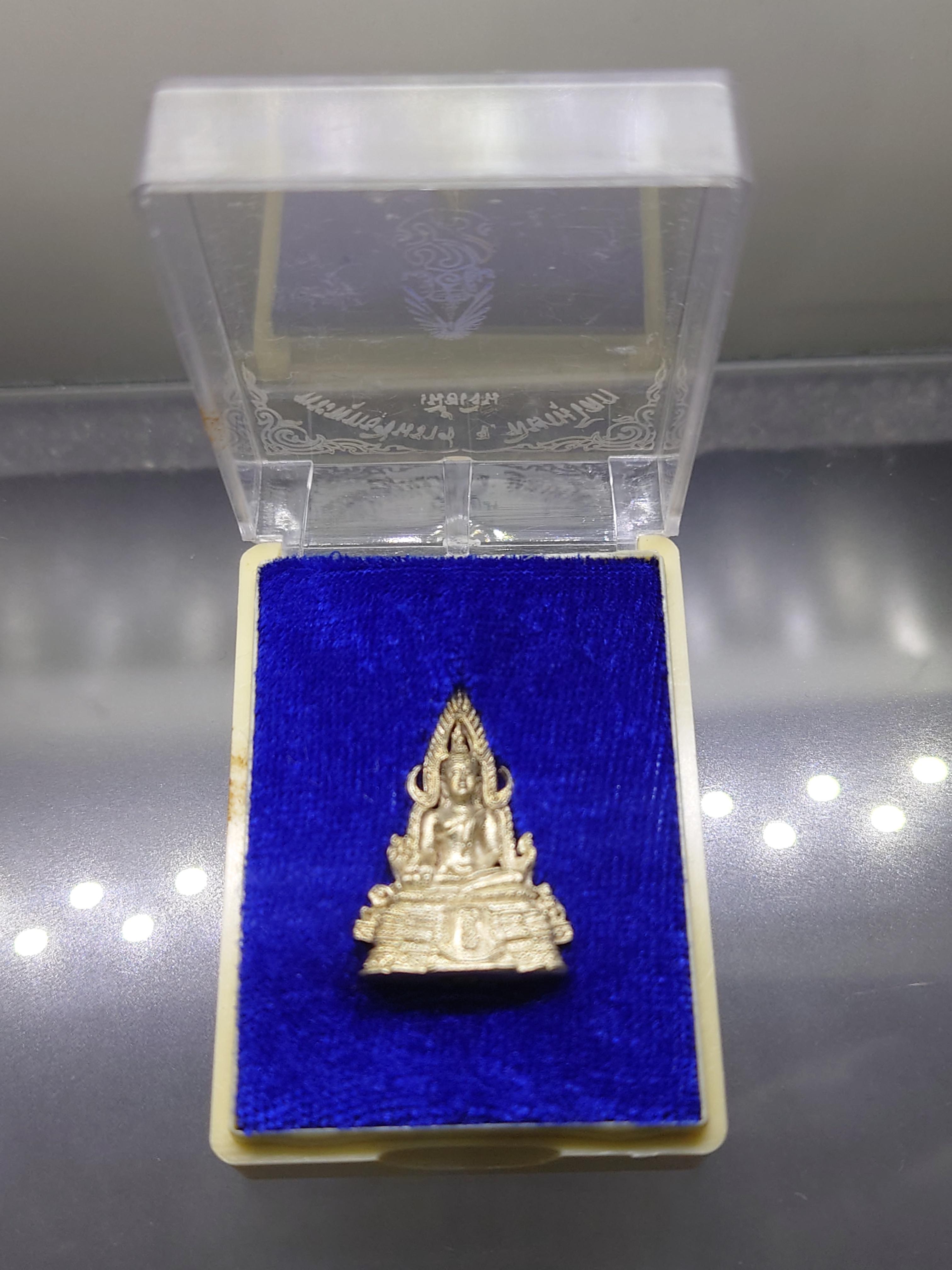 พระกริ่ง พระพุทธชินราช ภปร.รุ่นปฏิสังขรณ์ รุ่นแรก เนื้อเงิน(พิมพ์เล็ก สูง 2.7 ซ.ม.) ปี2530 ตลับเดิม