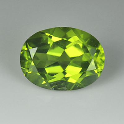 เพอริโด (Peridot) 2.16 กะรัต สีเขียวอมเหลือง รูปร่างดี