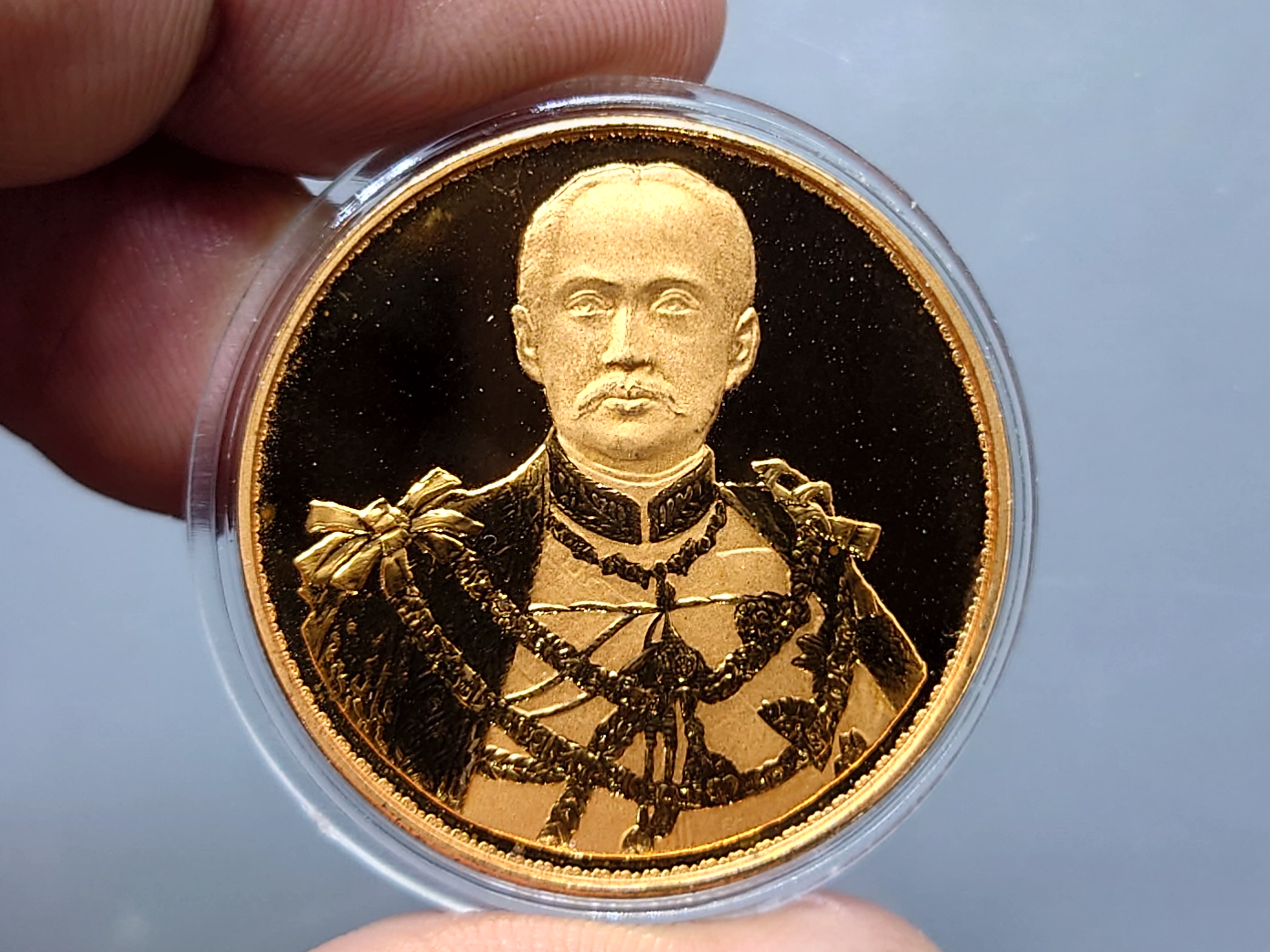 เหรียญเทิดพระเกียรติ ร.๕ เนื้อทองแดงขัดเงาพ่นทราย บล๊อกเพิร์ทมิ้นท์ พิมพ์ใหญ่ หลวงพ่อเกษม เขมโก สำนัก ไตรลักษณ์ ปี2538 พร้อมตลับ