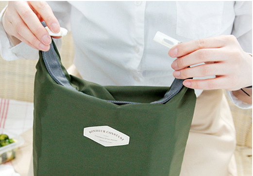 Muisungshop COD 🆗 กระเป๋าเก็บความเย็น ICONIC LUNCH POUCH - CLASSIC LINE ราคา 49 บาท โดย muisungshop