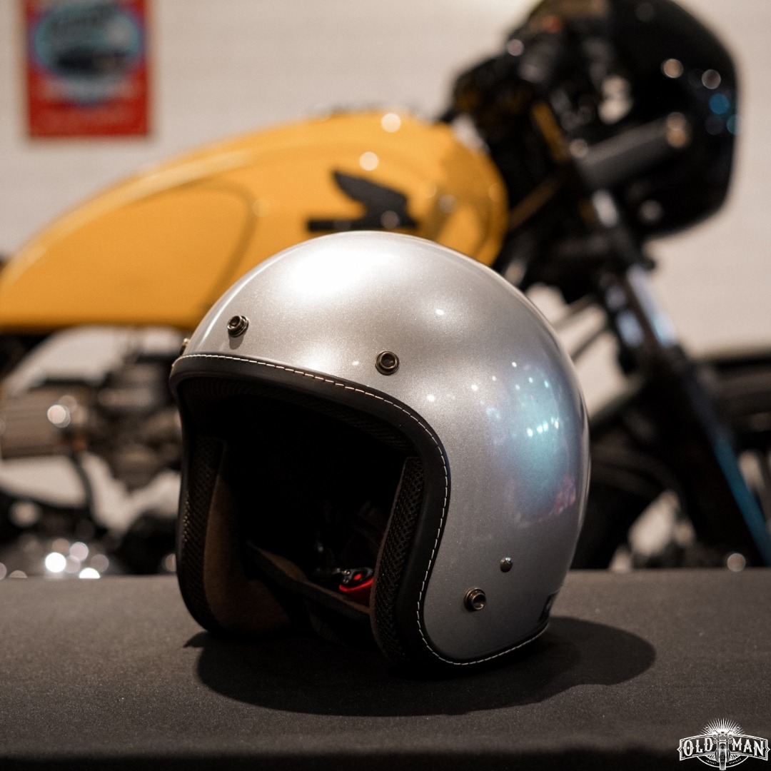 หมวกกันน๊อค Moto twist สีบรอนเงินเงา (สอบถามไซส์ก่อนสั่งซื้อ)