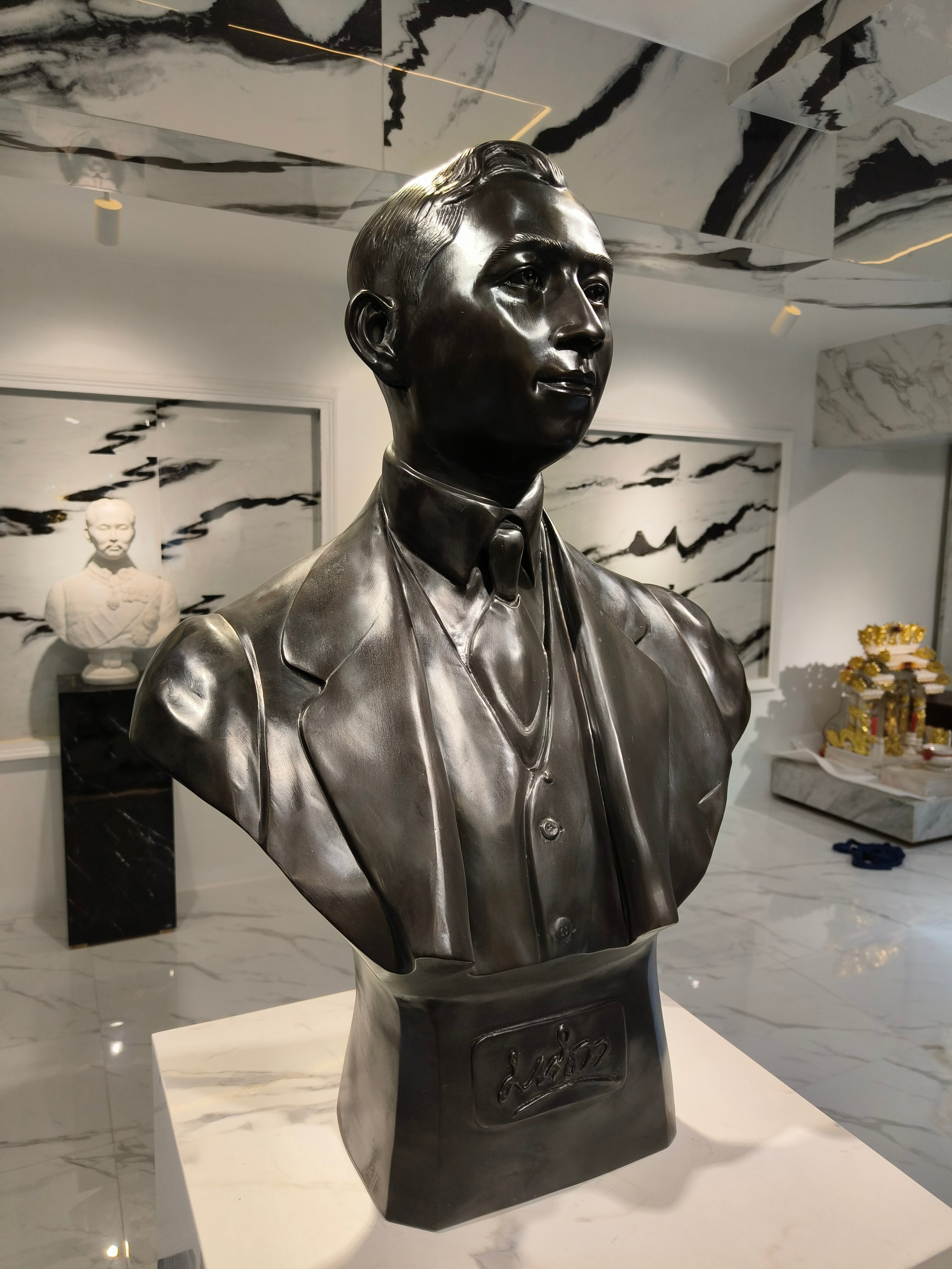 รูปหล่อ พระบิดา สมเด็จพระมหิตลาธิเบศร อดุลยเดชวิกรม พระบรมราชชนก พระราชบิดาในรัชกาลที่ 9 ครึ่งพระองค์ ขนาดเท่าจริง