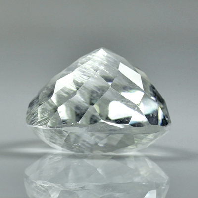 **ขายแล้ว**โทปาส (Topaz) 68.86 กะรัต มีไหมสีเงิน เนื้อใส เม็ดโต