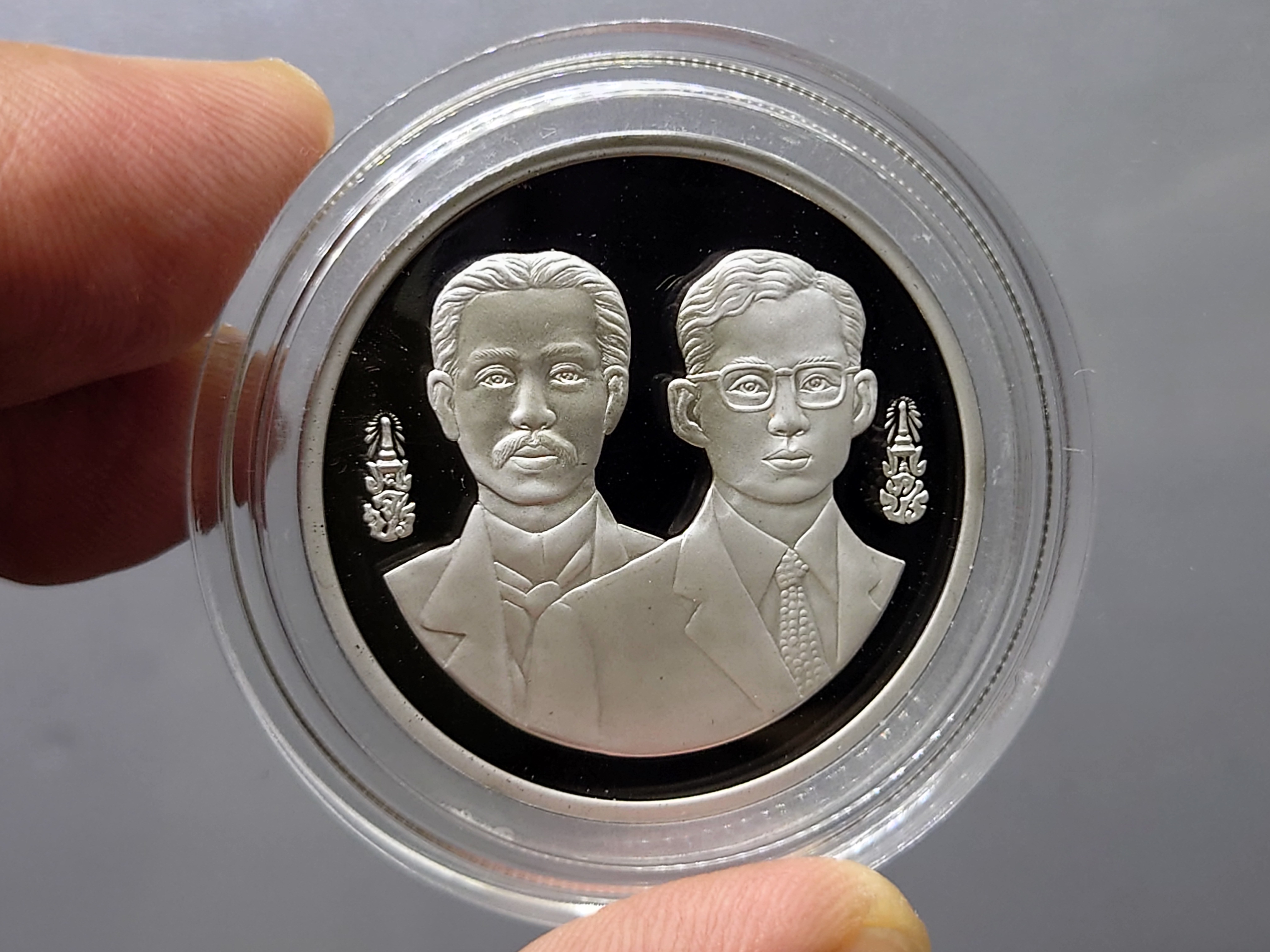 เหรียญเงินขัดเงา 600 บาท ที่ระลึก 120 ปี กระทรวงการต่างประเทศ เหรียญหายาก พร้อมกล่องหนัง พ.ศ.2538