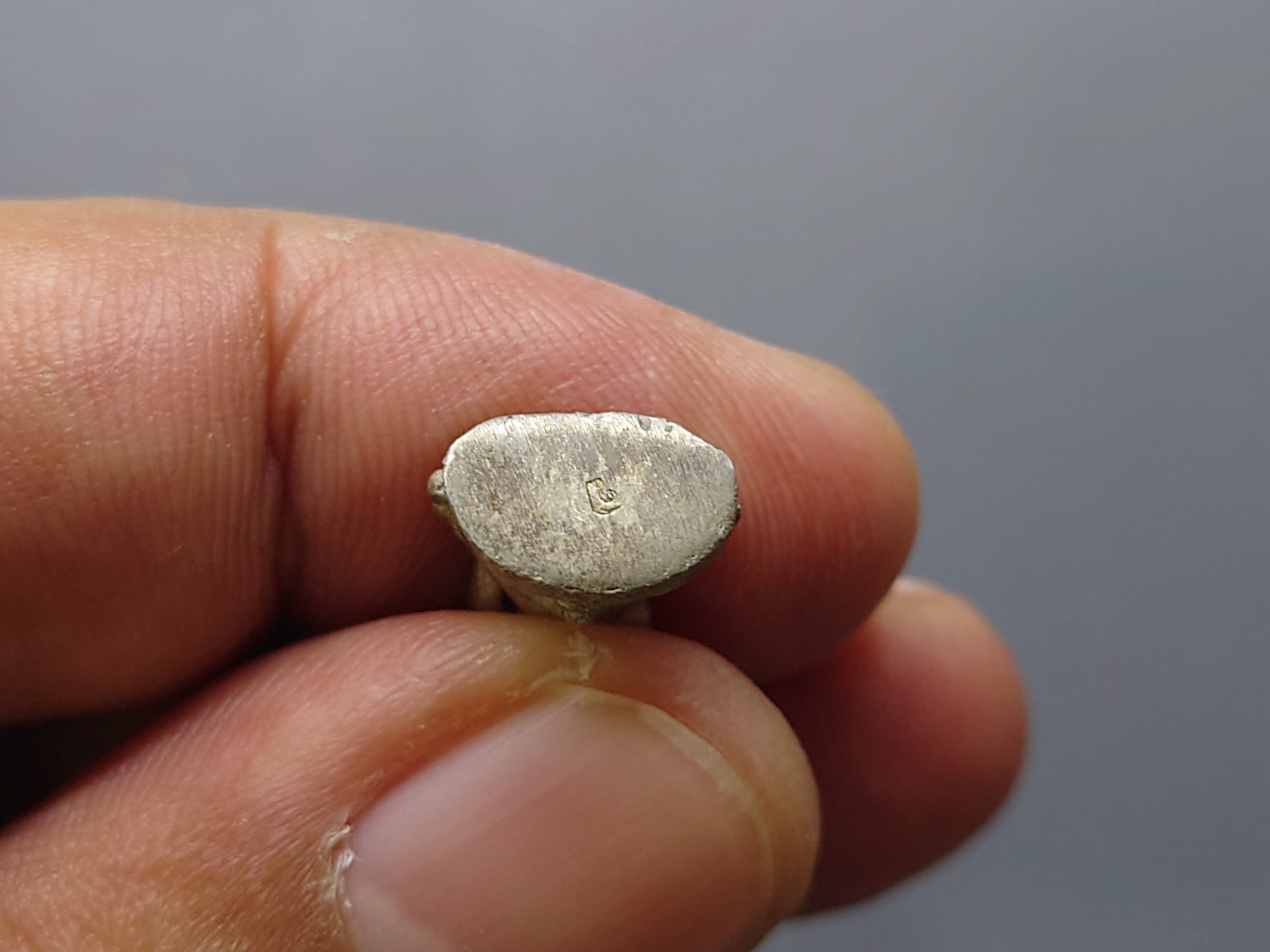 พระกริ่งชัยวัฒน์ วัฒนะ เนื้อเงิน รุ่นเจริญอายุ ๖ รอบ พระจุลคณิศร (เฉลิม ชยุตตโม) วัดราชบพิธสถิตมหาสีมาราม ปี2534 พร้อมกล่องเดิม